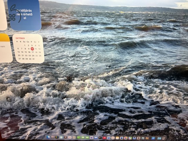 MacBook Air 2022 M2, tökéletes állapotban, extrákkal
