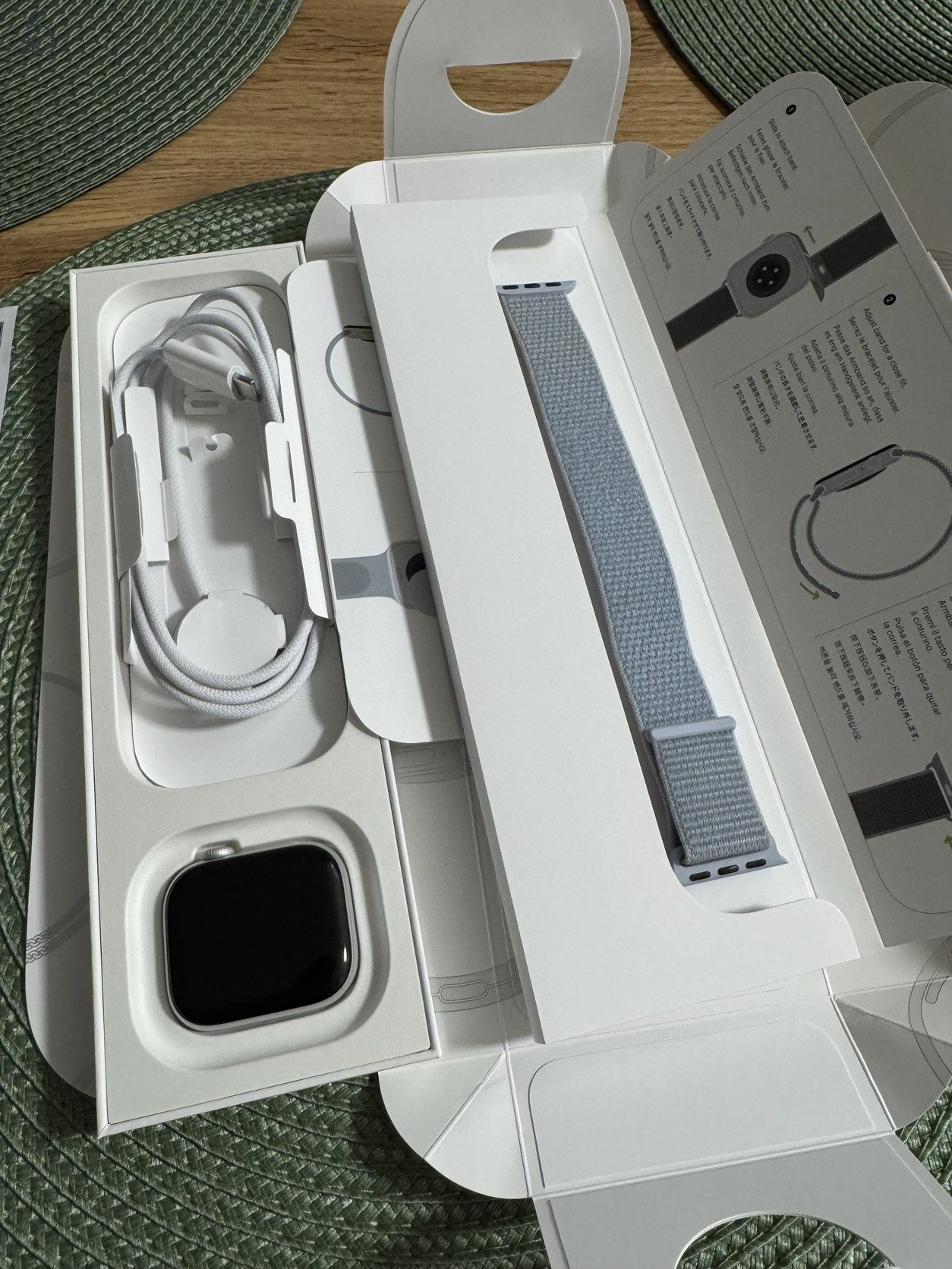 Apple Watch Series 10, 42mm, Silver Aluminium, Blue Cloud Sport Loop, 1 év gari