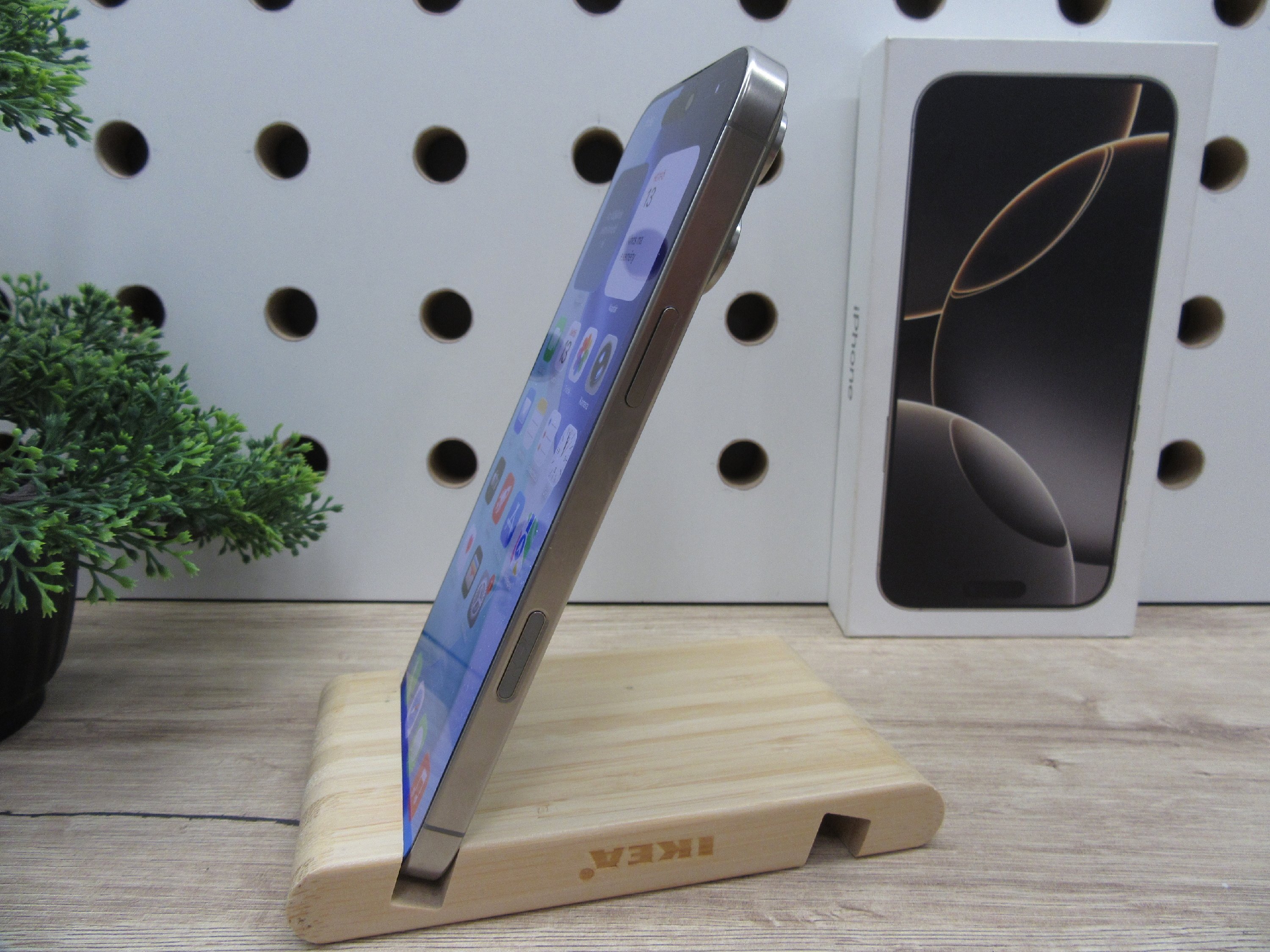 Apple iPhone 16 Pro Max – Natural Titanium – ProMotion, profi kamera, USB-C – 256 GB – Használt, megkímélt – 97% akku – 3 hónap garancia