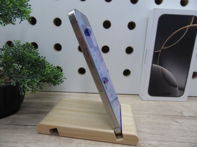Apple iPhone 16 Pro Max – Natural Titanium – ProMotion, profi kamera, USB-C – 256 GB – Használt, megkímélt – 97% akku – 3 hónap garancia