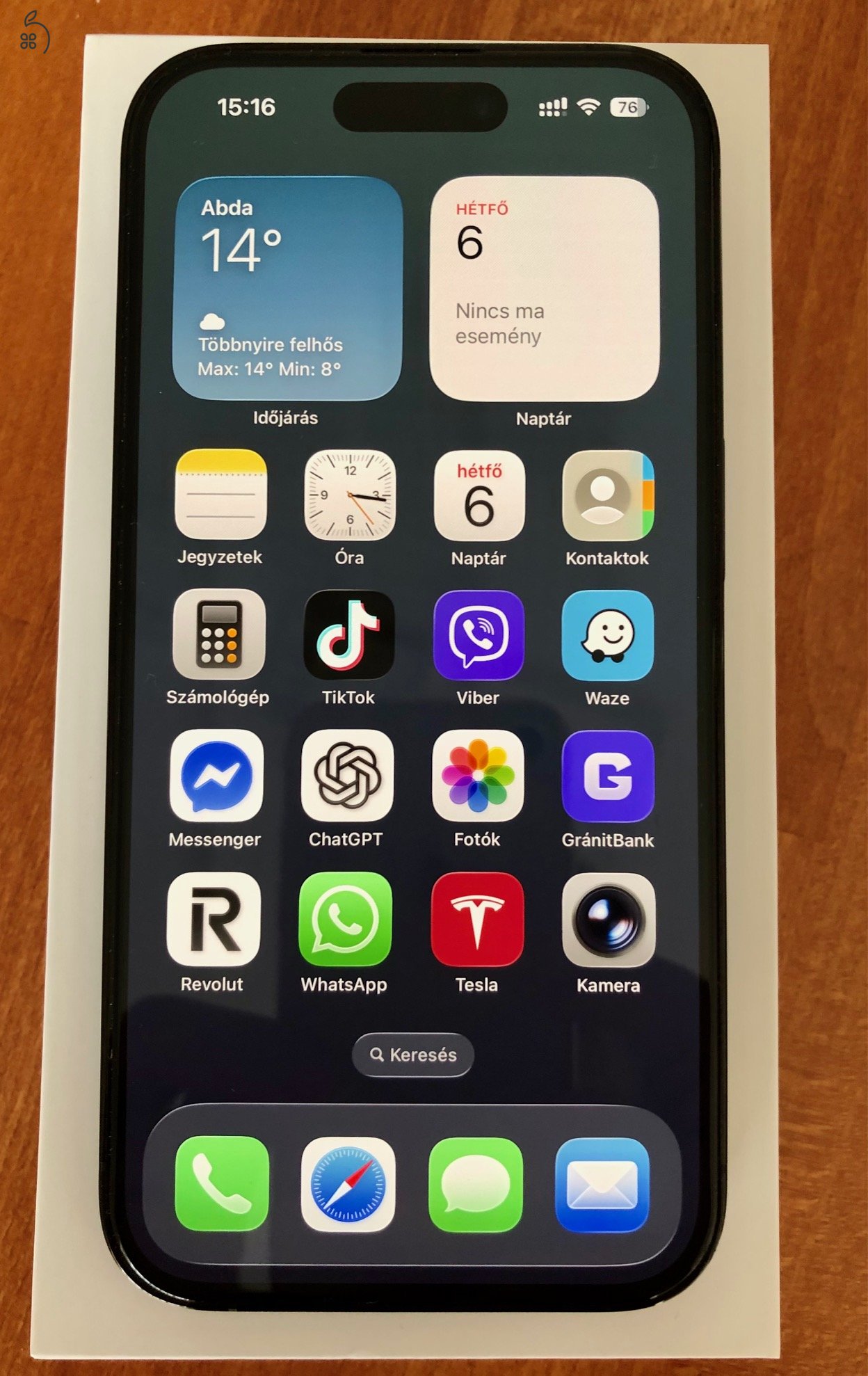 Karcmentes Apple től vásárolt nagyon szép állapot.
