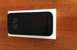 Karcmentes Apple től vásárolt nagyon szép állapot.