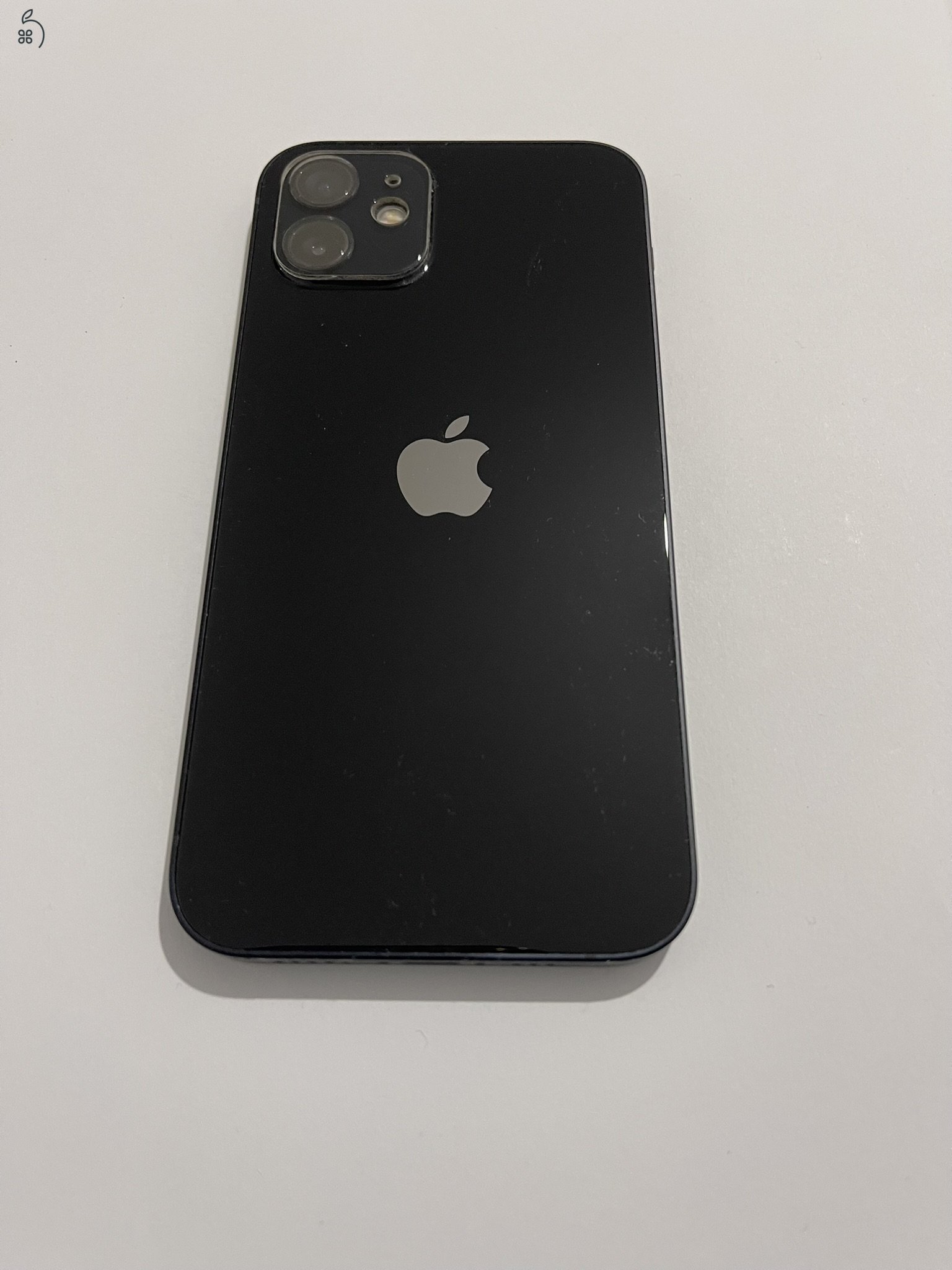 Eladó iPhone 12 fekete színben 128 GB tárhellyel 