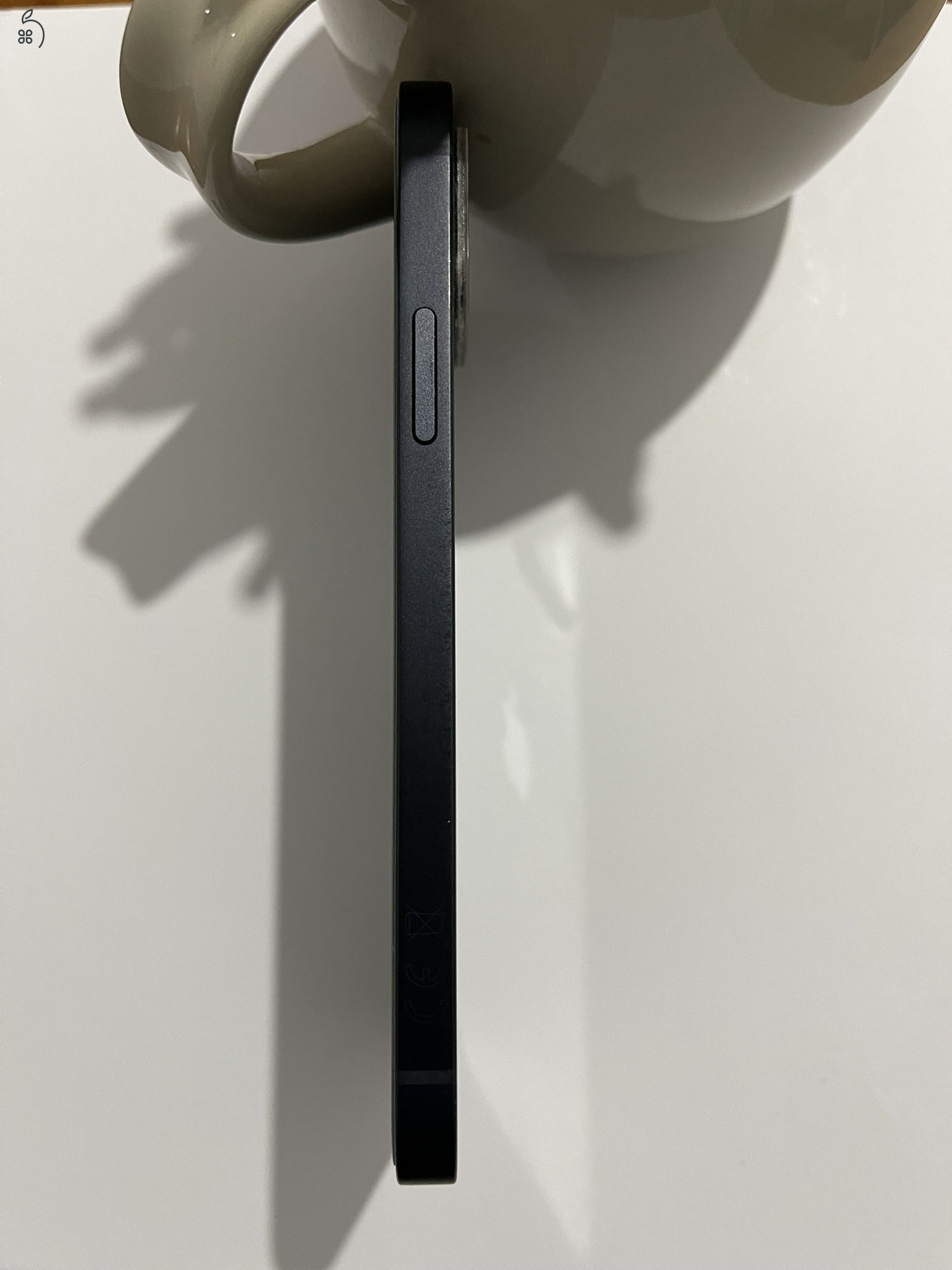 Eladó iPhone 12 fekete színben 128 GB tárhellyel 