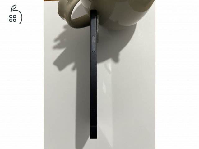 Eladó iPhone 12 fekete színben 128 GB tárhellyel 