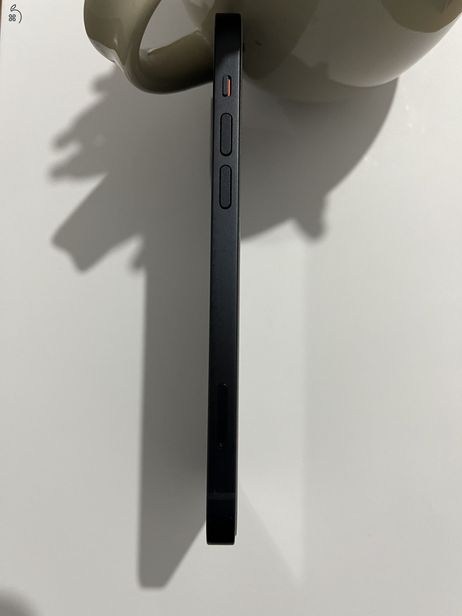 Eladó iPhone 12 fekete színben 128 GB tárhellyel 