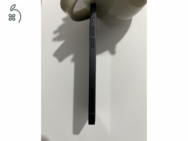 Eladó iPhone 12 fekete színben 128 GB tárhellyel 