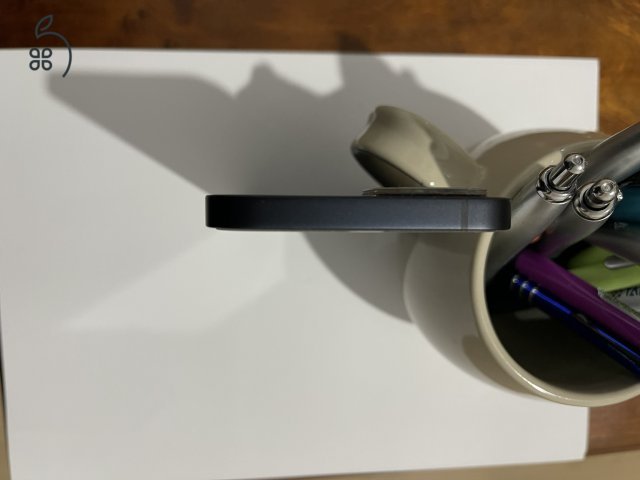 Eladó iPhone 12 fekete színben 128 GB tárhellyel 