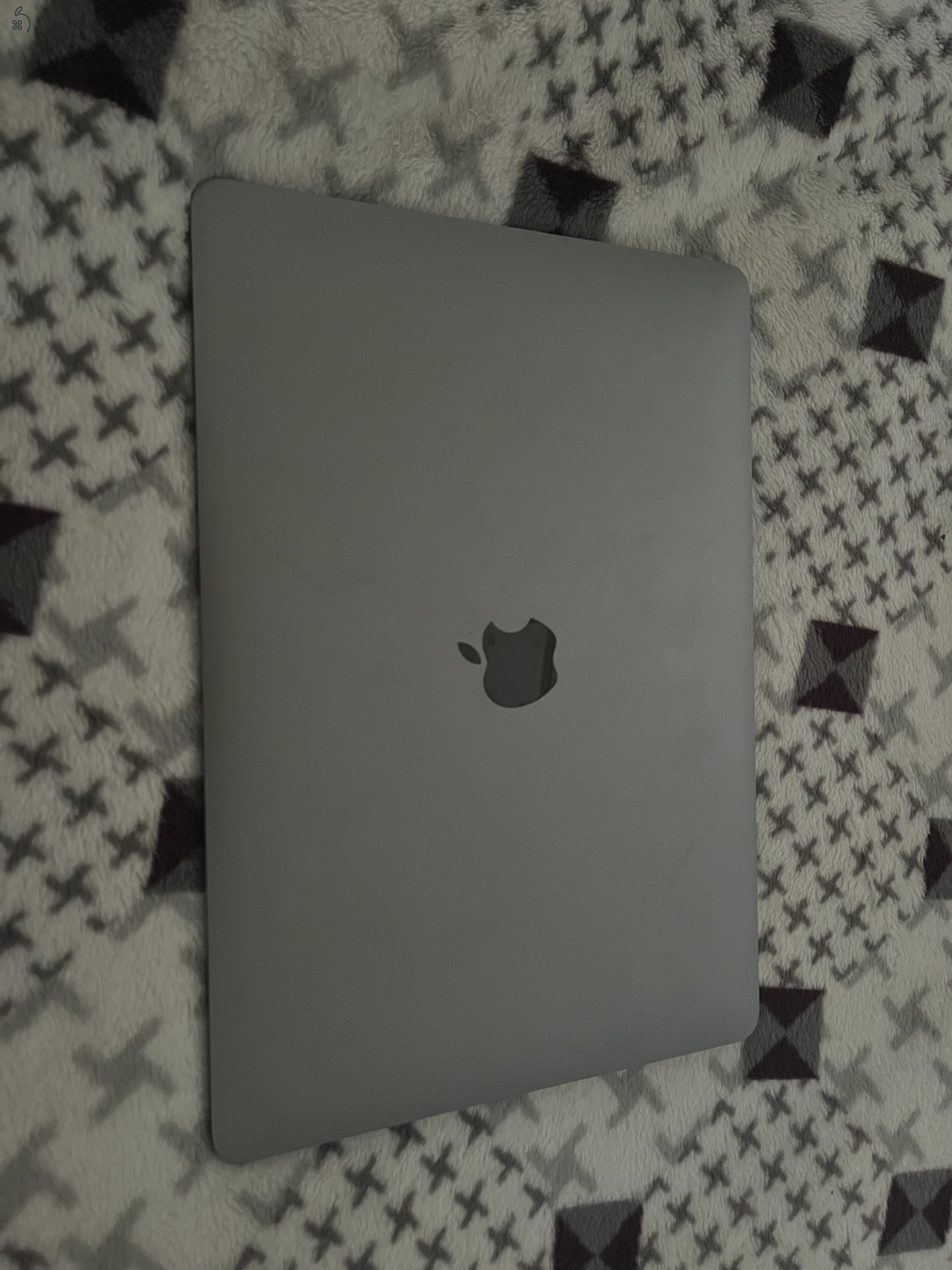 Apple Macbook