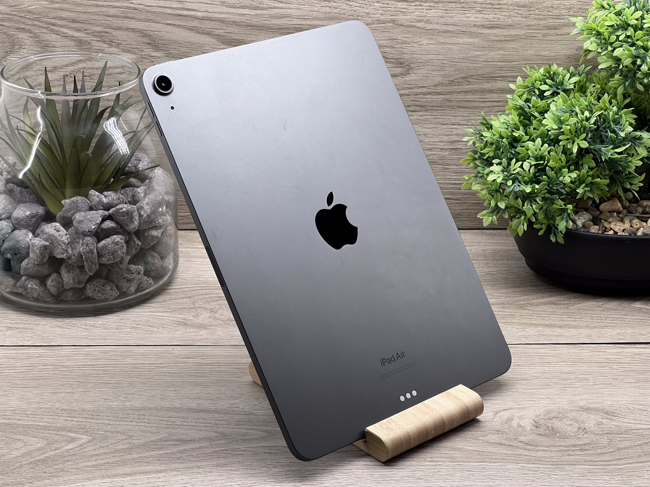 Hibátlan iPad Air 5th Space Gray 256GB 2 ÉV Garanciával Számlával 93% Akksi