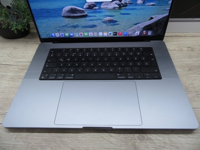 Apple MacBook Pro 16” (2021, M1 Pro) – Liquid Retina XDR + ProMotion 120 Hz, brutál üzemidő – 32 GB RAM – 512 GB SSD – Használt, újszerű – 10 ciklus / 100% akku – 3 hónap garancia