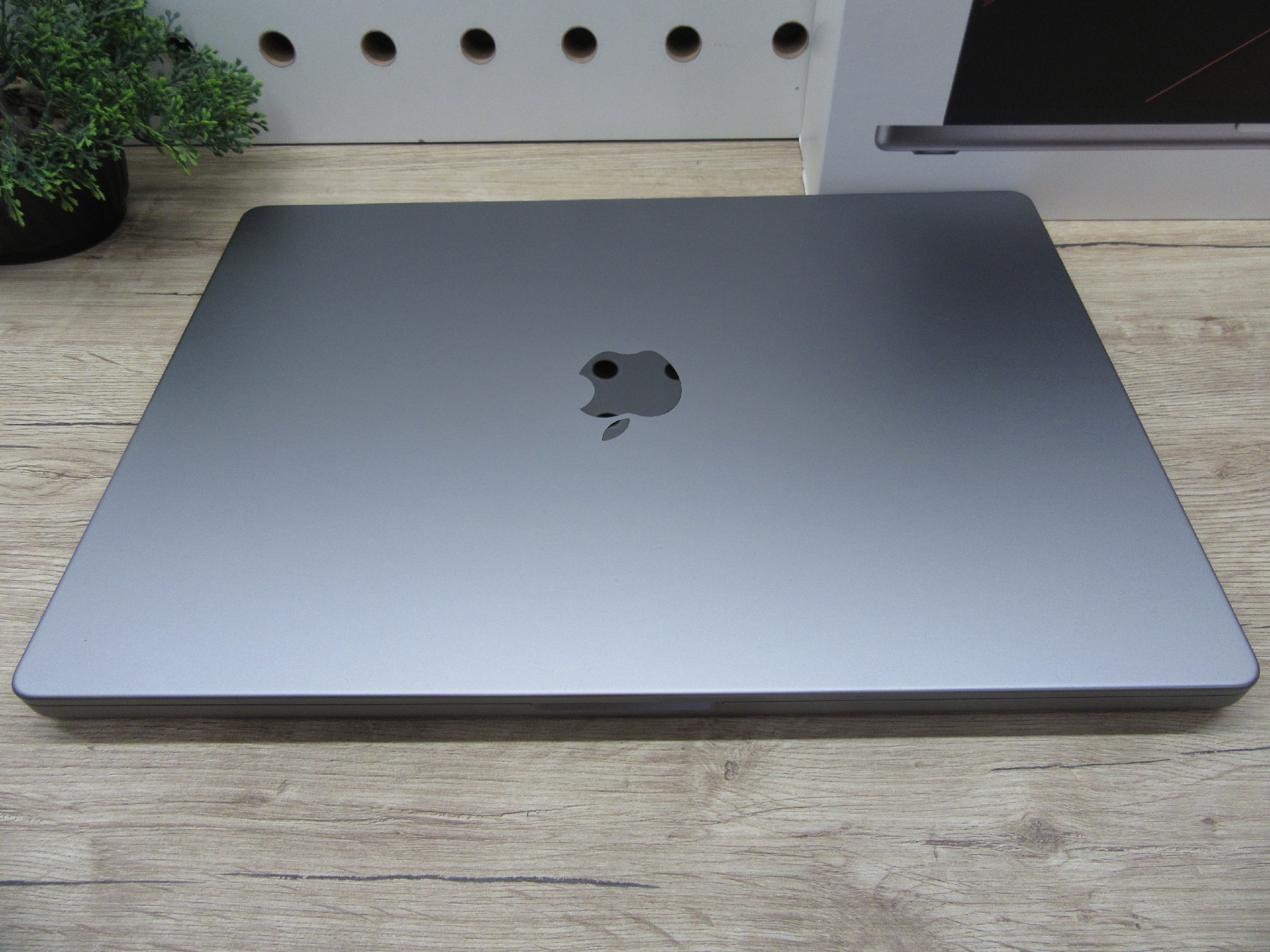 Apple MacBook Pro 16” (2021, M1 Pro) – Liquid Retina XDR + ProMotion 120 Hz, brutál üzemidő – 32 GB RAM – 512 GB SSD – Használt, újszerű – 10 ciklus / 100% akku – 3 hónap garancia