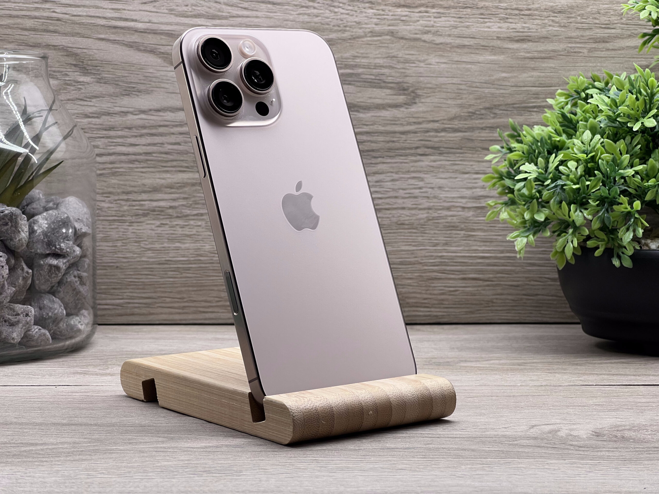 Hibátlan iPhone 16 Pro Max Desert Titanium 256GB 2 ÉV Garanciával Számlával 100% Akksi