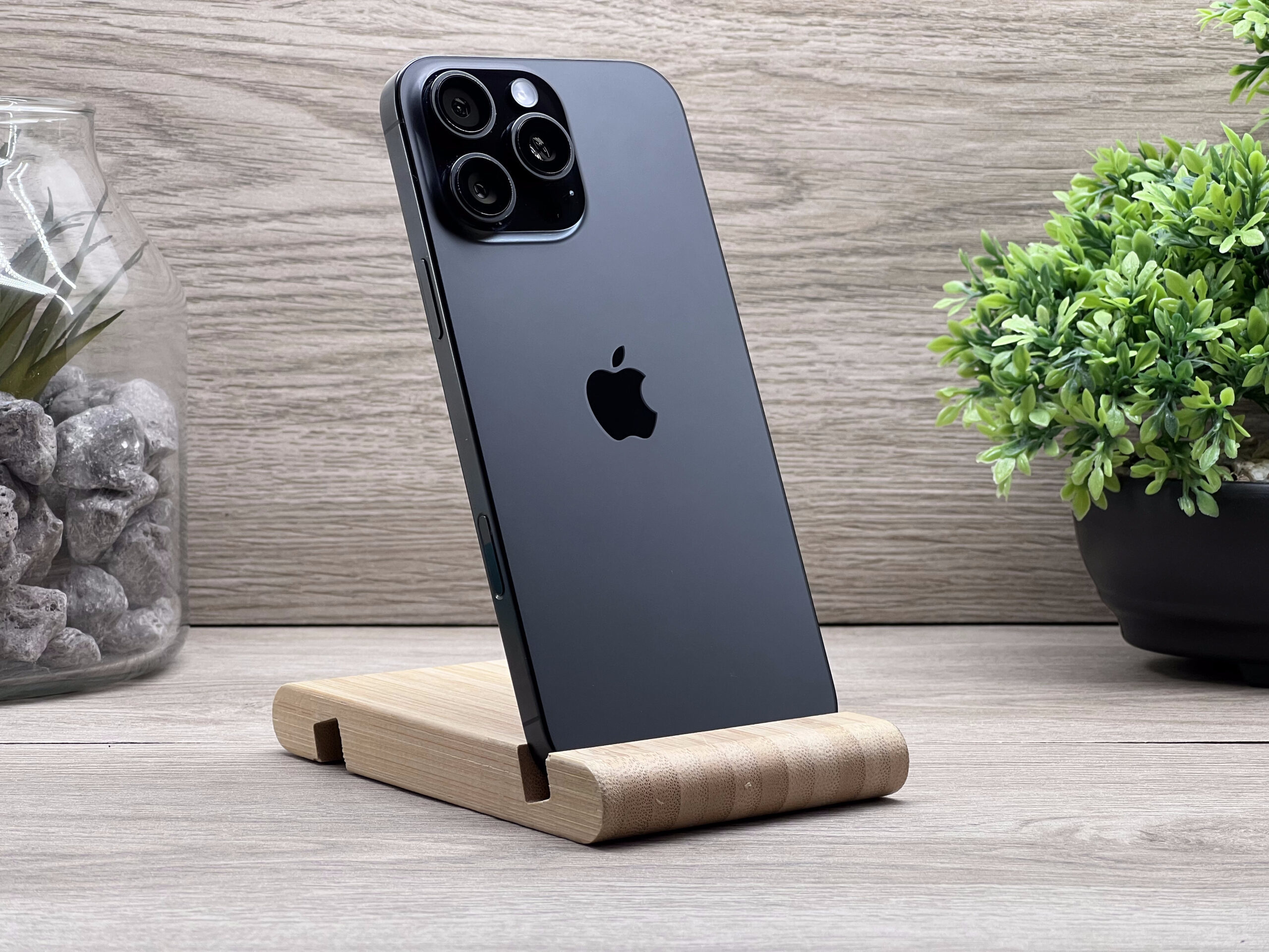 Hibátlan iPhone 16 Pro Max Black Titanium 256GB 2 ÉV Garanciával Számlával 100% Akksi