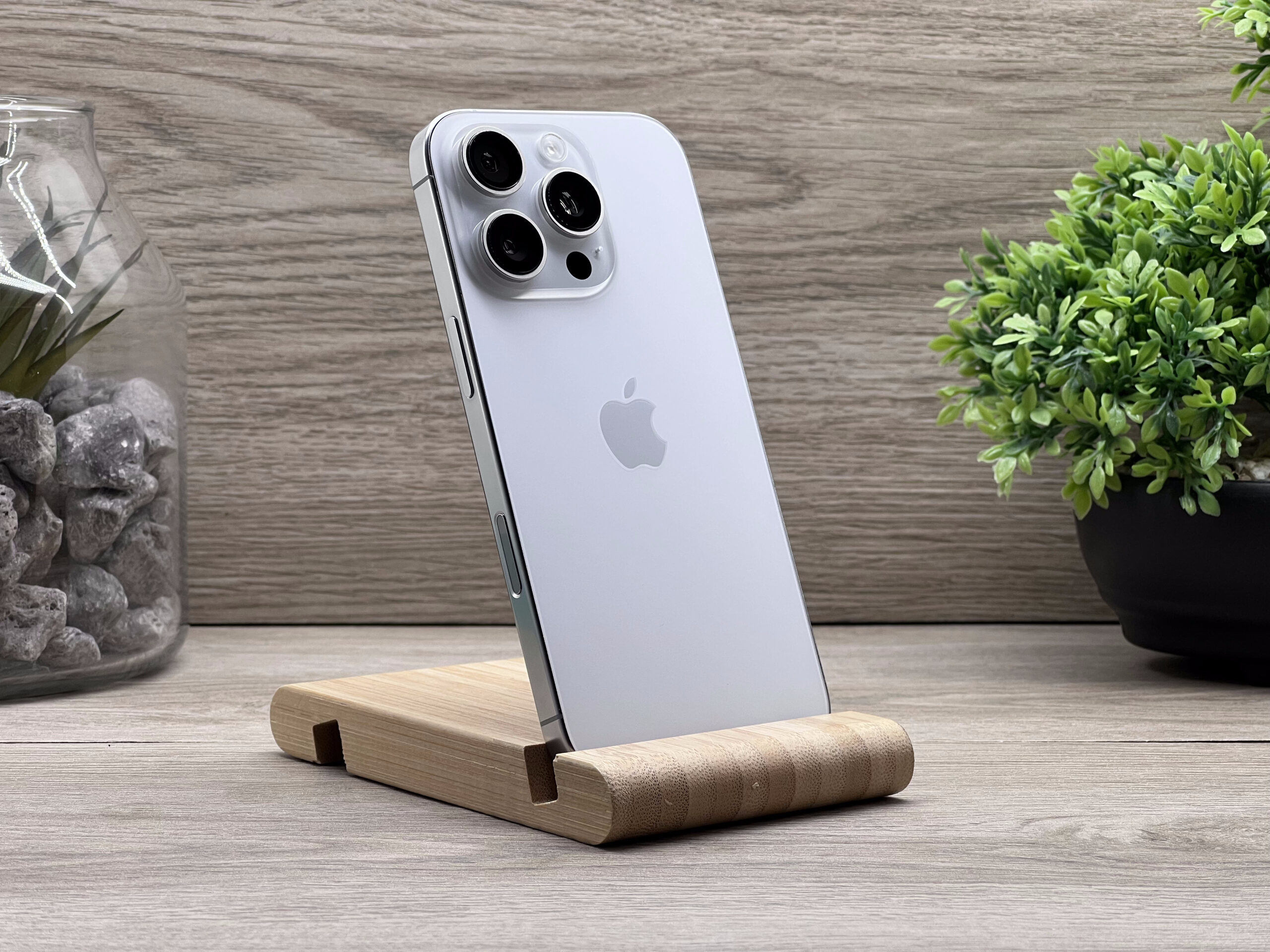Hibátlan iPhone 16 Pro White Titanium 128GB 2 ÉV Garanciával Számlával 94% Akksi
