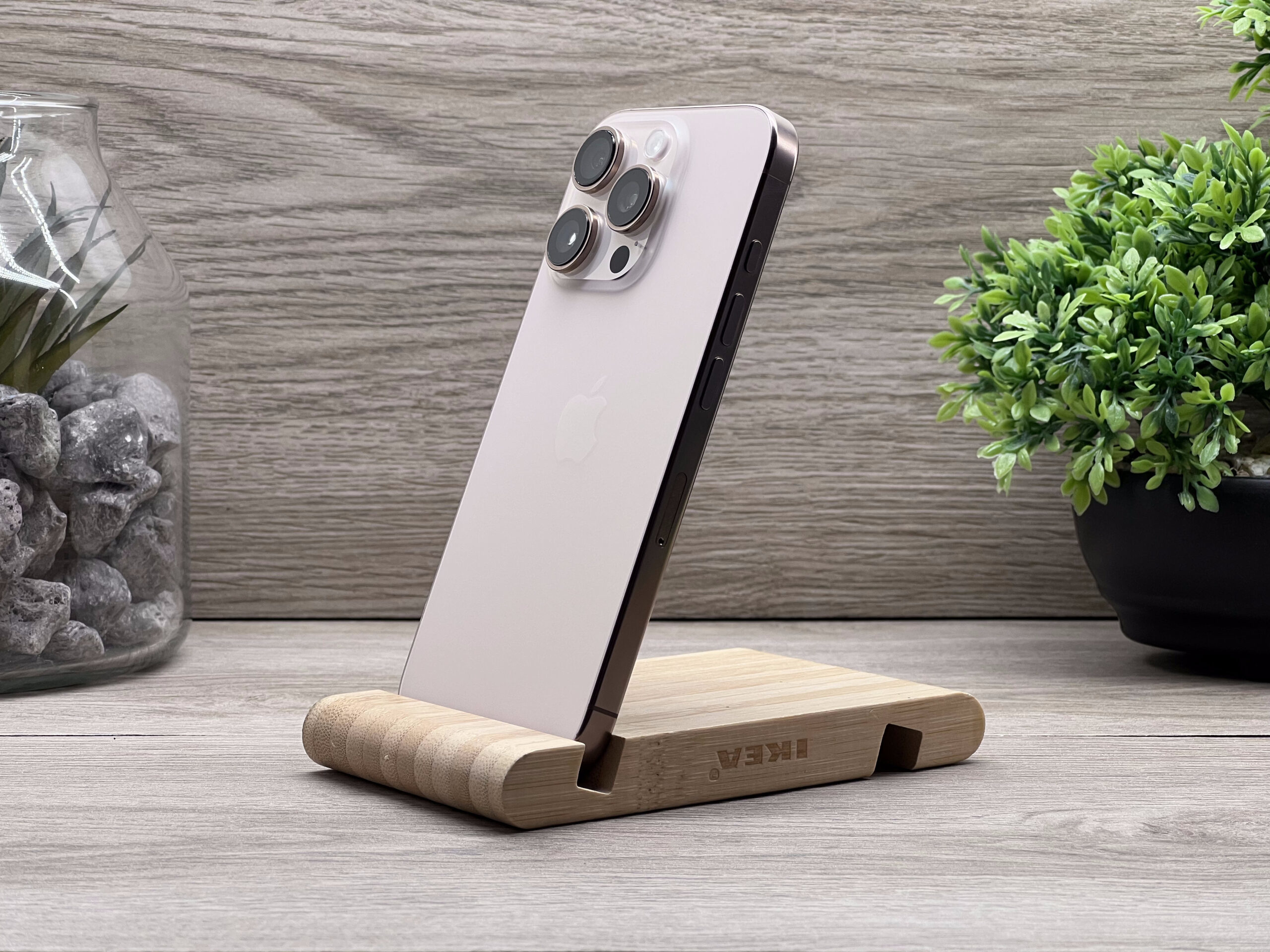 Hibátlan iPhone 16 Pro Desert Titanium 128GB 2 ÉV Garanciával Számlával 94% Akksi