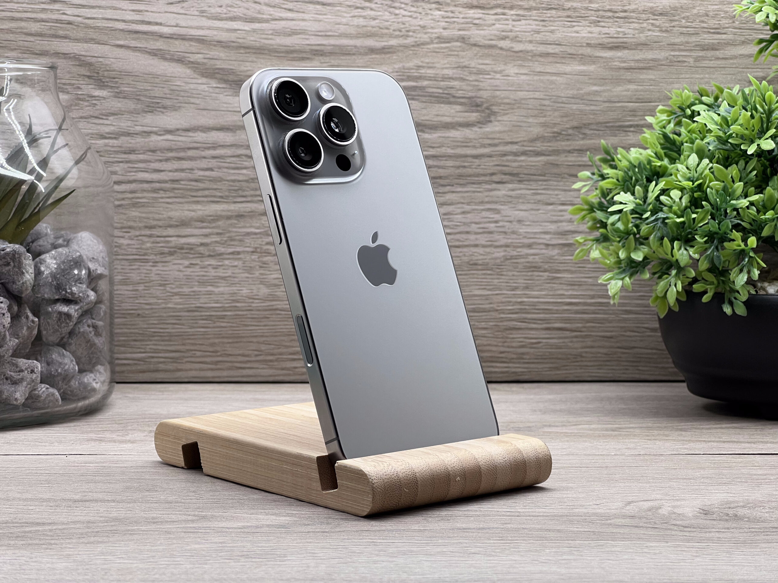 Hibátlan iPhone 16 Pro Natural Titanium 128GB 2 ÉV Garanciával Számlával 96% Akksi