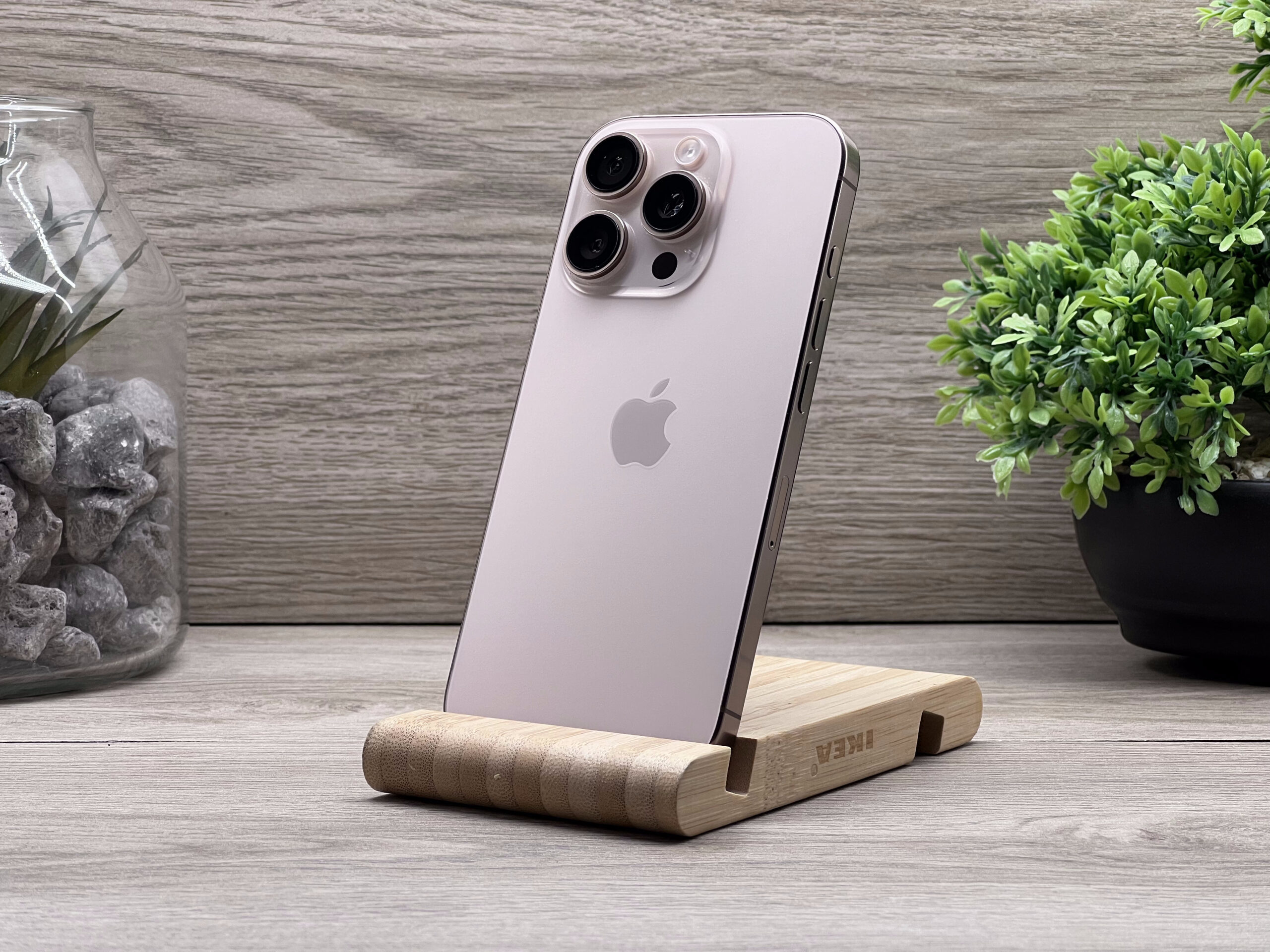 Hibátlan iPhone 16 Pro Desert Titanium 256GB 2 ÉV Garanciával Számlával 93% Akksi