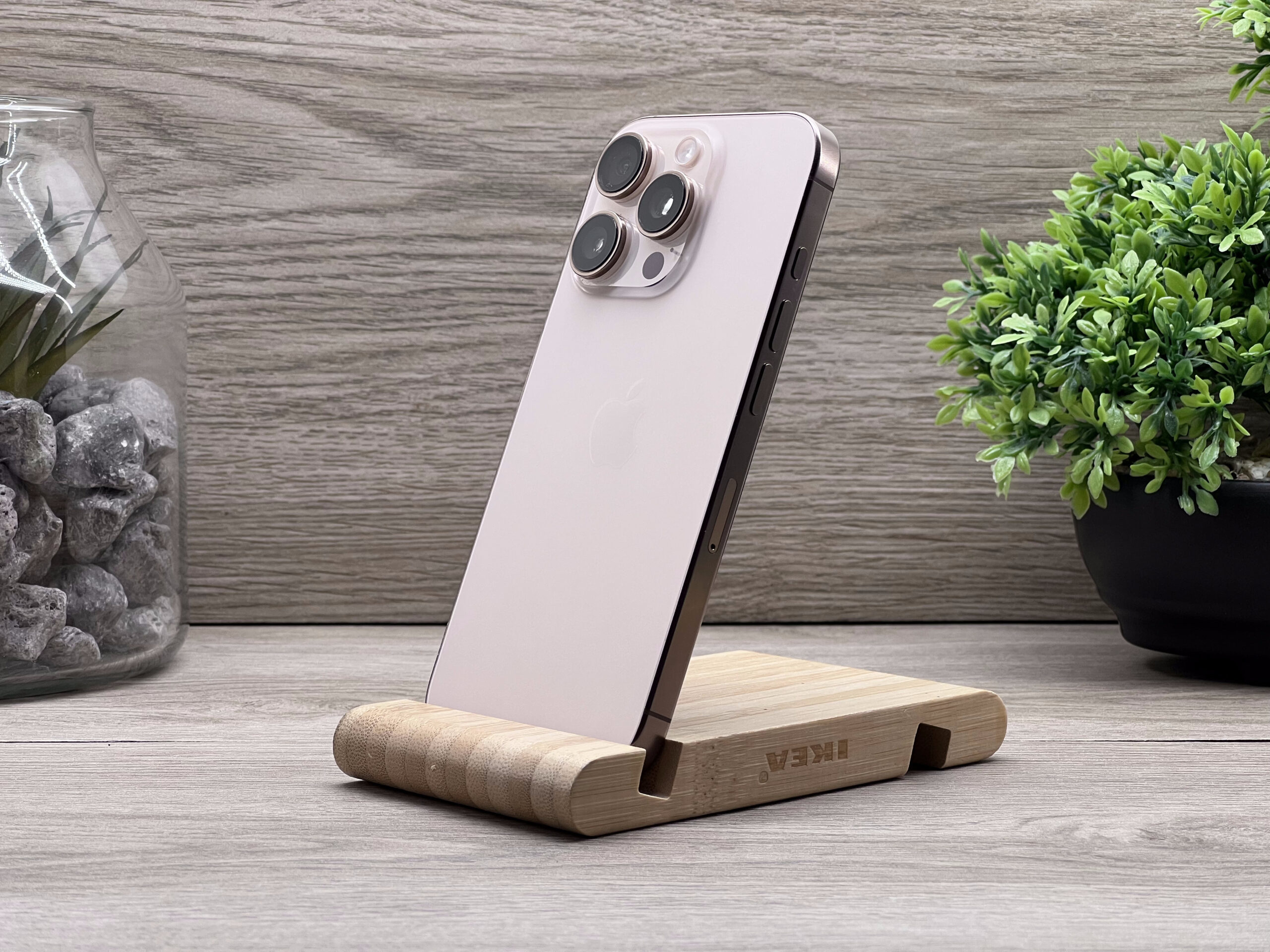 Hibátlan iPhone 16 Pro Desert Titanium 256GB 2 ÉV Garanciával Számlával 93% Akksi