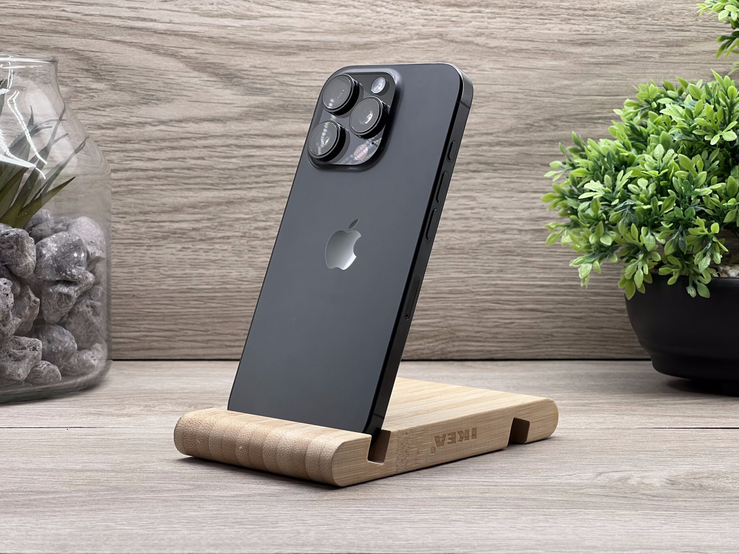 Hibátlan iPhone 16 Pro Black Titanium 256GB 2 ÉV Garanciával Számlával 100% Akksi