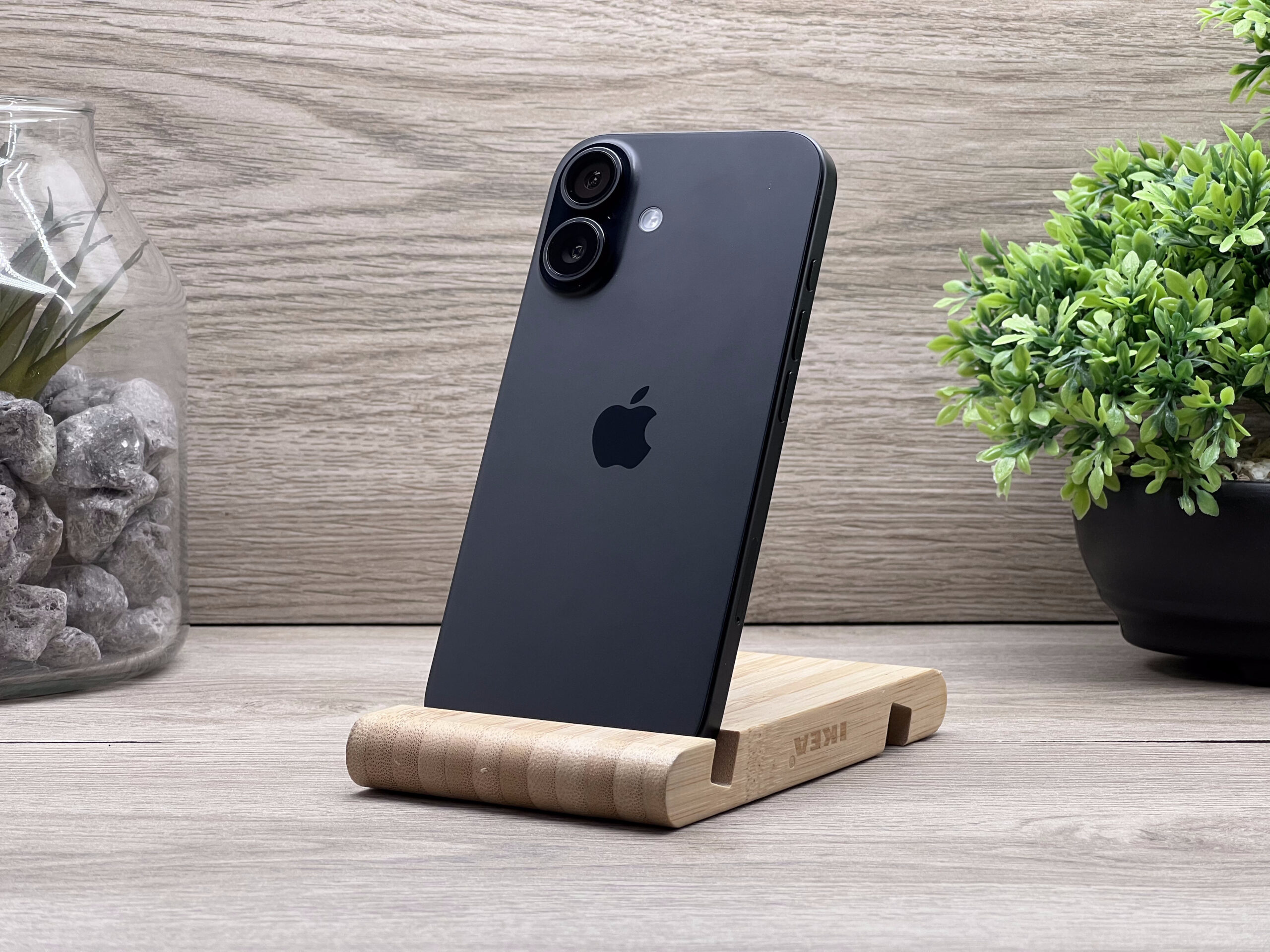 Hibátlan iPhone 16 Black 128GB 2 ÉV Garanciával Számlával 100% Akksi