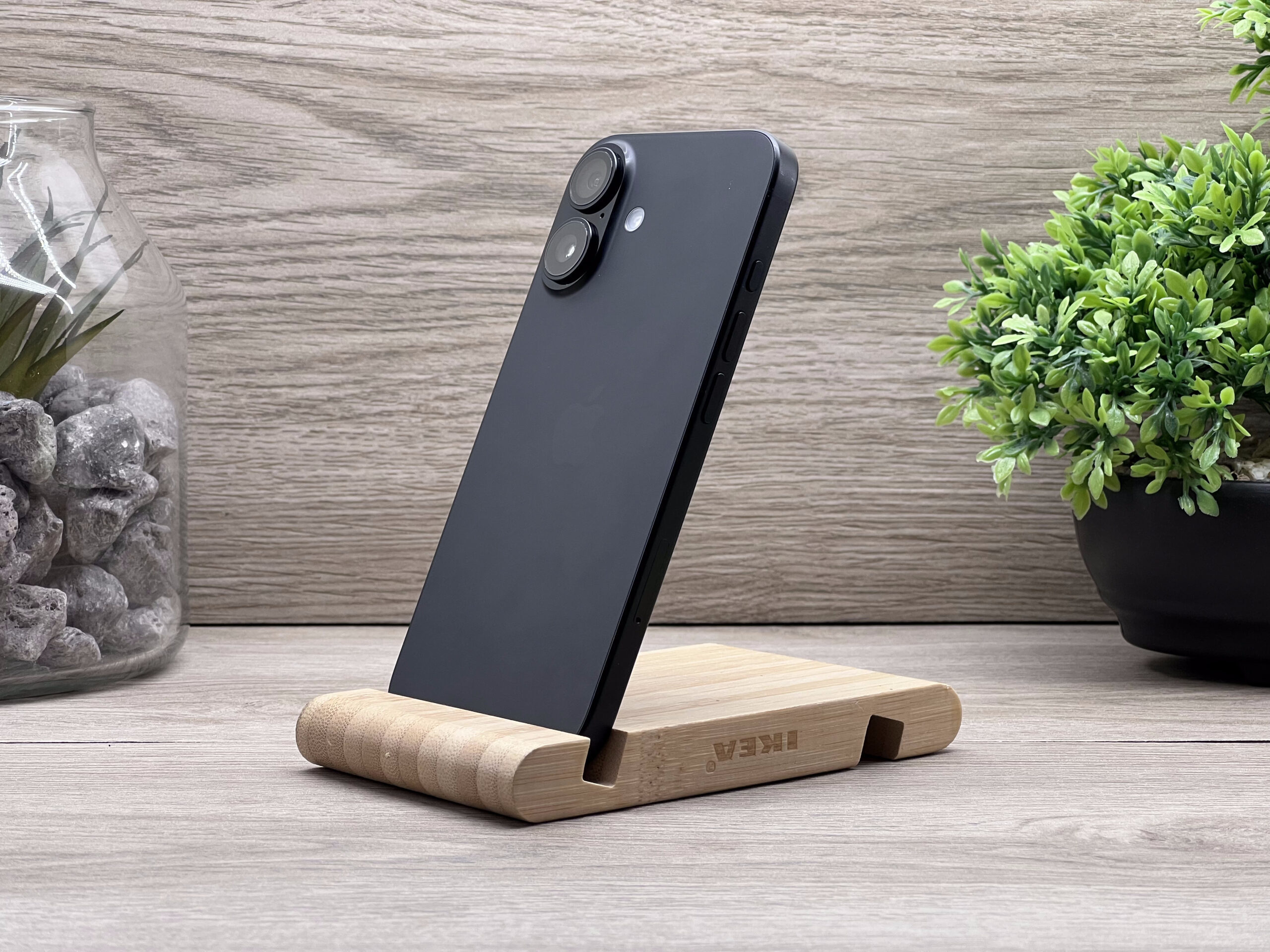 Hibátlan iPhone 16 Black 128GB 2 ÉV Garanciával Számlával 100% Akksi