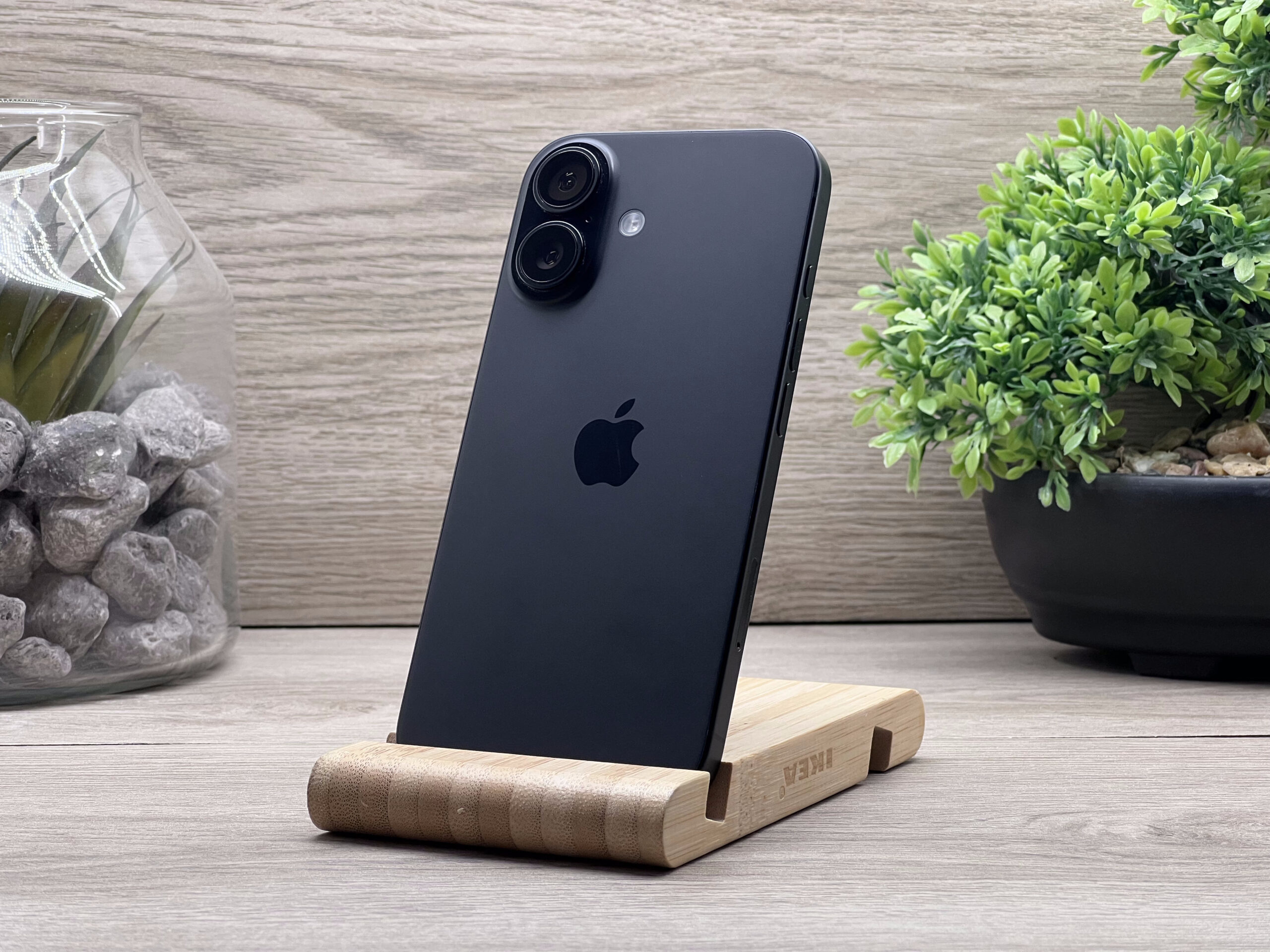Hibátlan iPhone 16 Black 256GB 2 ÉV Garanciával Számlával 100% Akksi