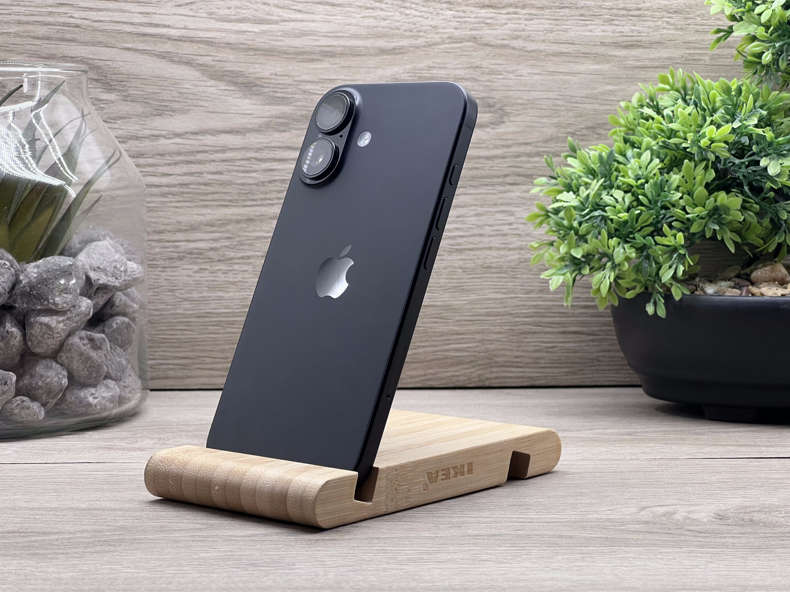 Hibátlan iPhone 16 Black 256GB 2 ÉV Garanciával Számlával 100% Akksi