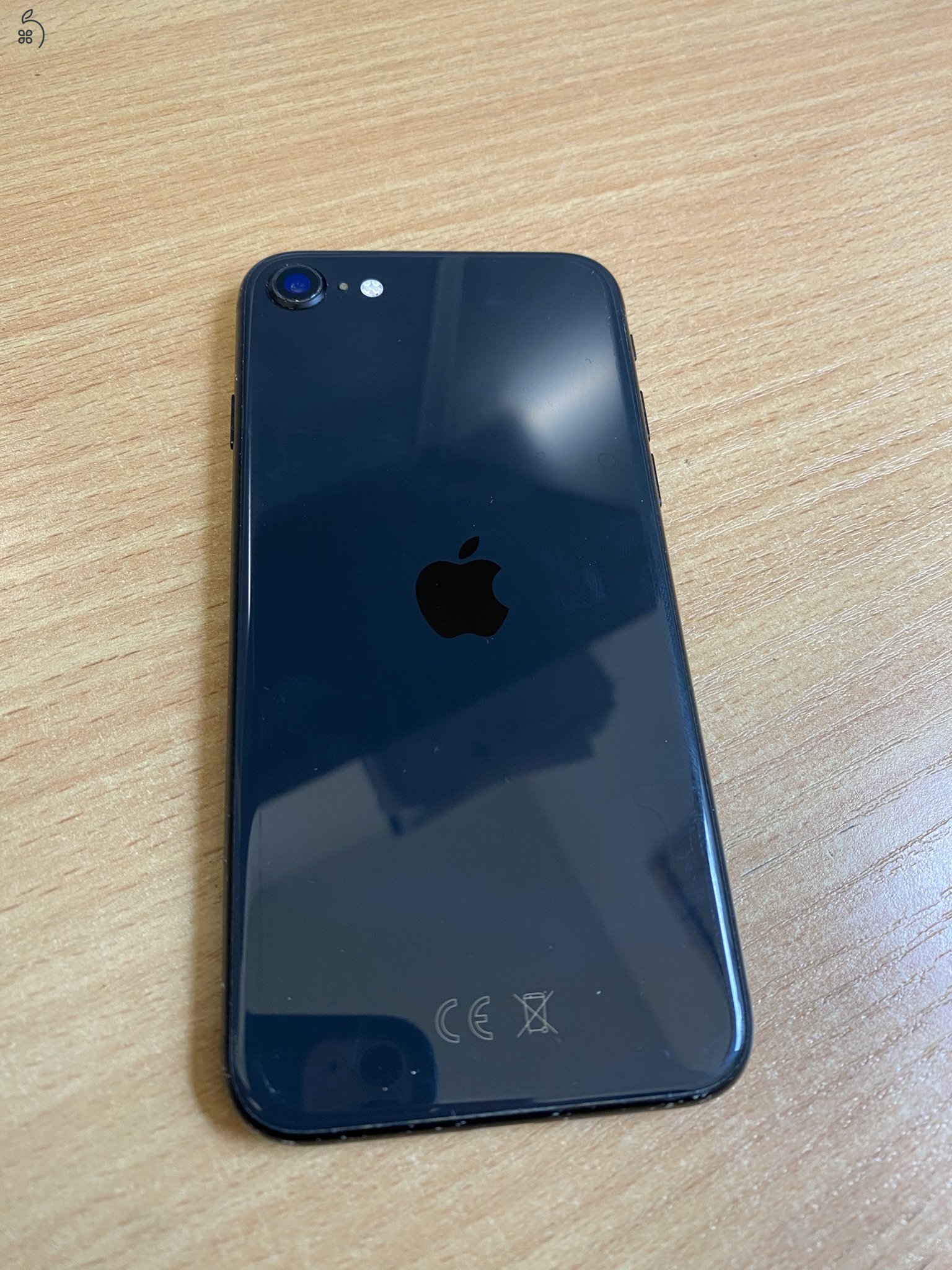 iPhone SE 2020 64GB JetBlack Független Új Akku 