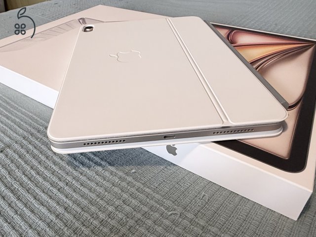 ÚJ (3 hónapos) M3 iPad Air (11”, 128 GB, csillagfény) + Magic Keyboard (magyar)