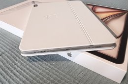 ÚJ (3 hónapos) M3 iPad Air (11”, 128 GB, csillagfény) + Magic Keyboard (magyar)