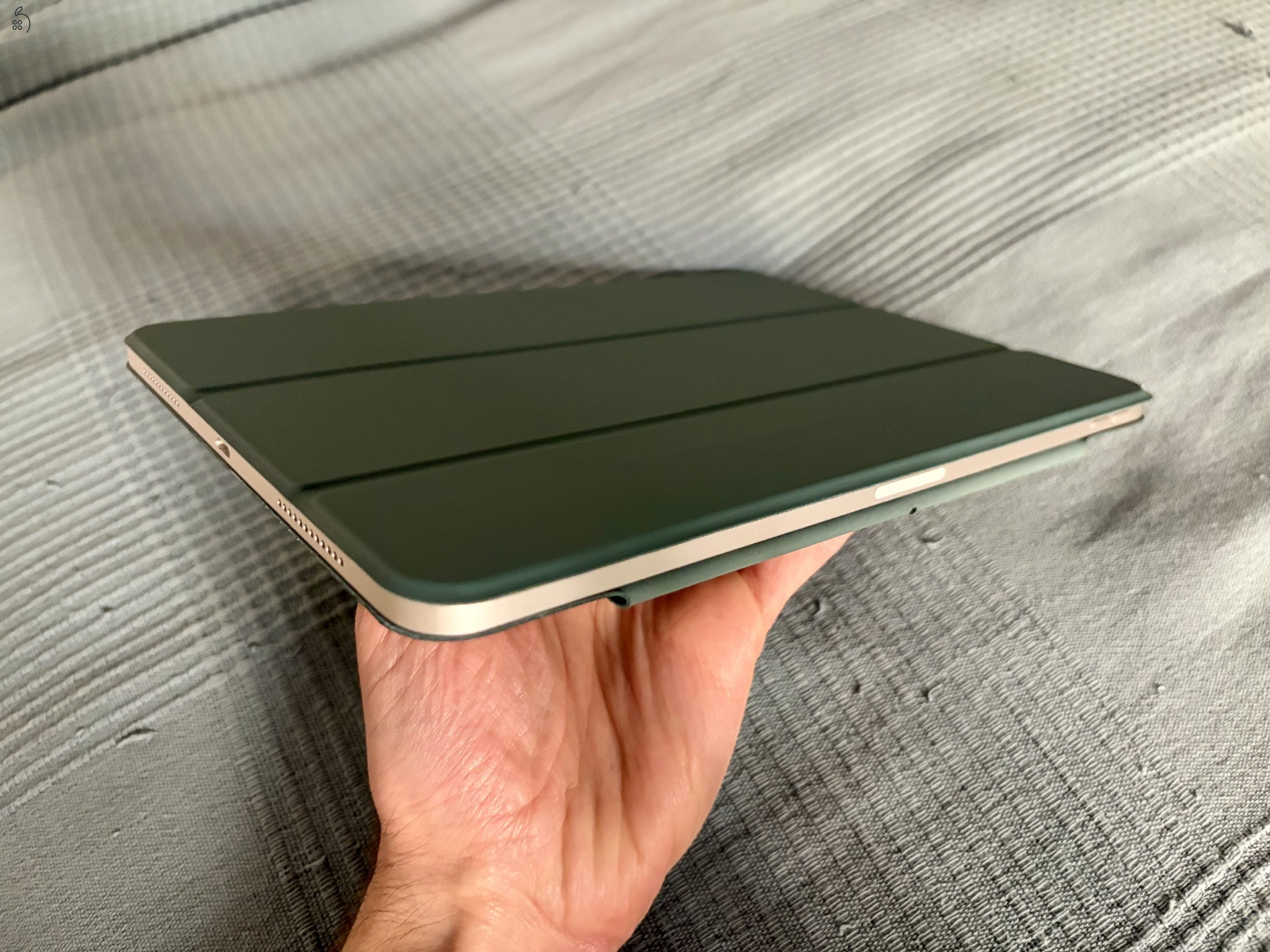 ÚJ (3 hónapos) M3 iPad Air (11”, 128 GB, csillagfény) + Magic Keyboard (magyar)