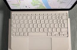 ÚJ (3 hónapos) M3 iPad Air (11”, 128 GB, csillagfény) + Magic Keyboard (magyar)