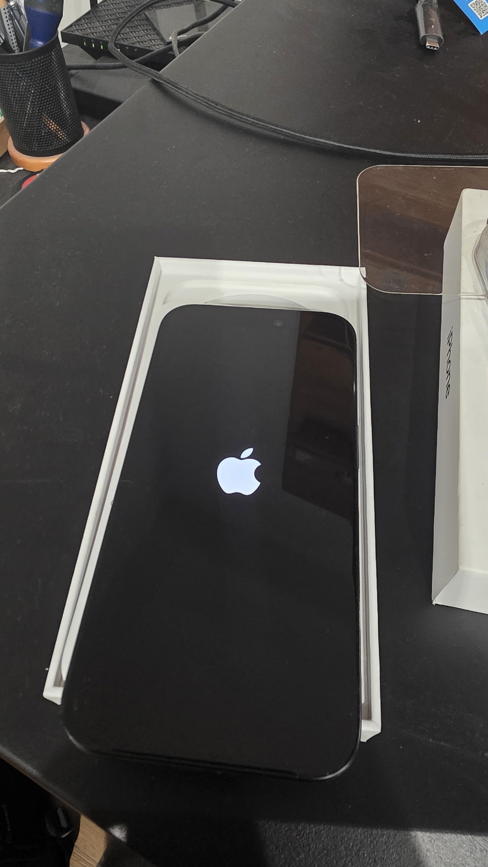 2 éves Apple iPhone 15 Pro titánkék 128GB eladó
