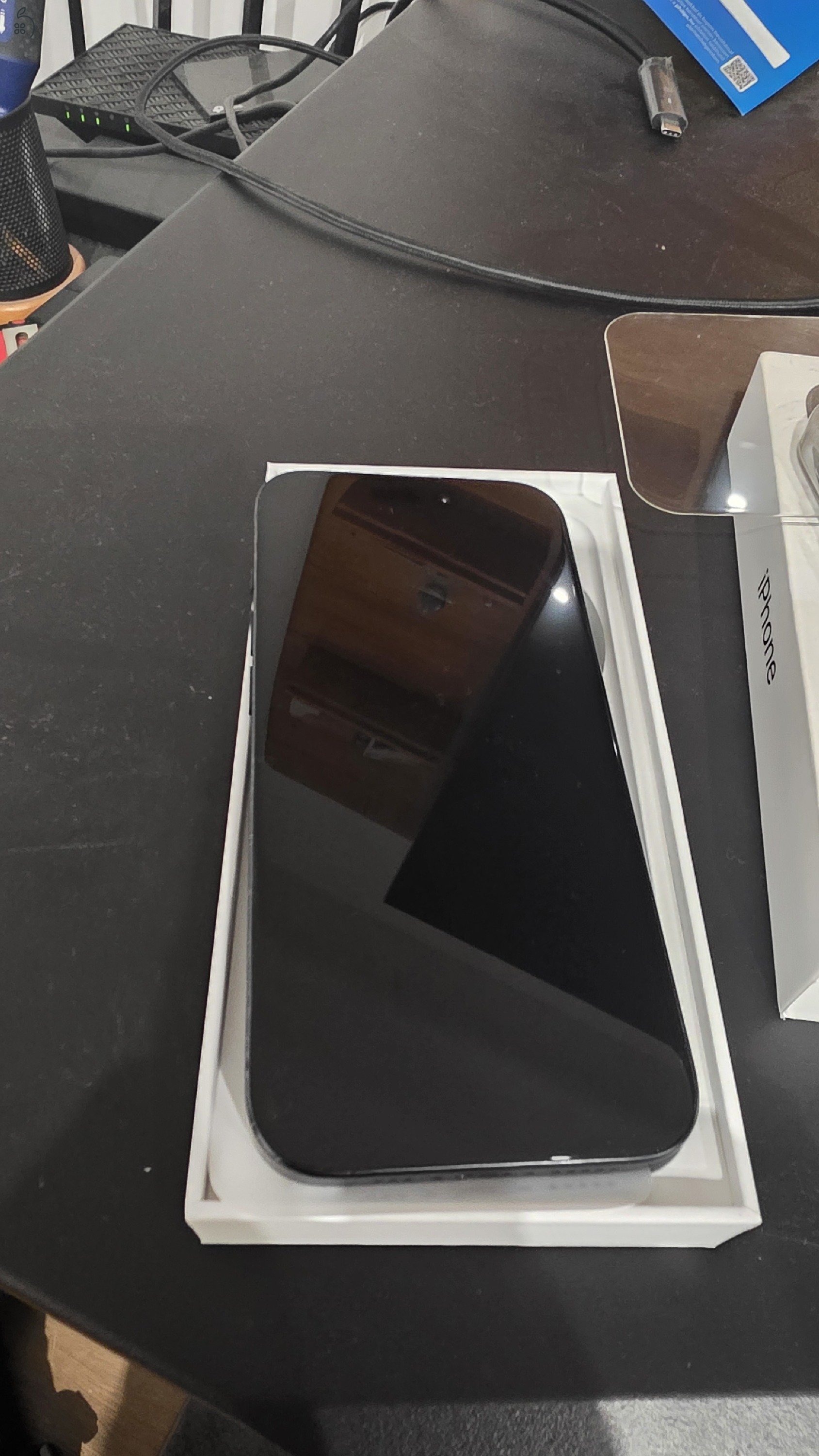 2 éves Apple iPhone 15 Pro titánkék 128GB eladó