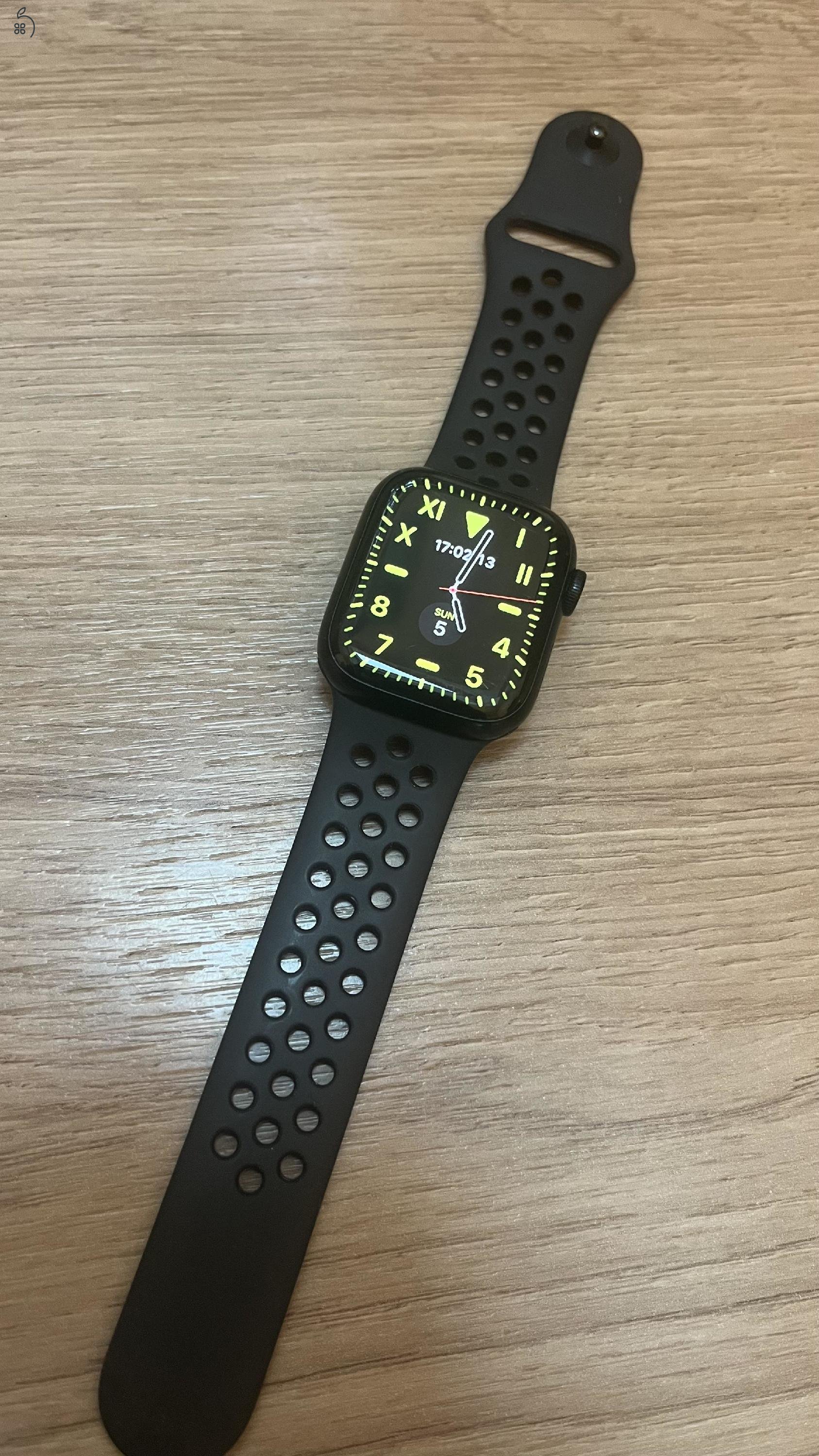 Apple Watch 7 Nike GPS 41mm fekete