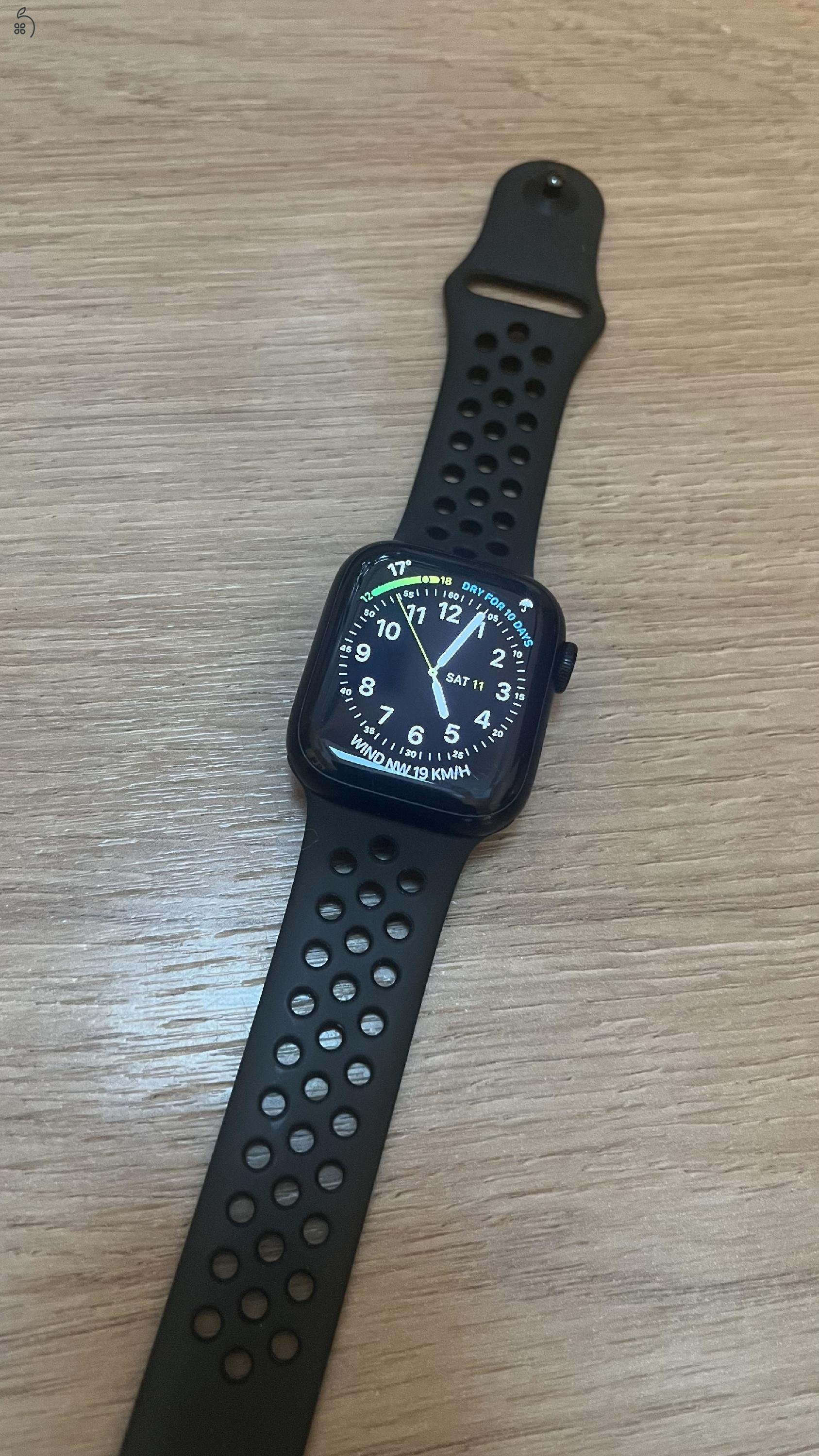 Apple Watch 7 Nike GPS 41mm fekete