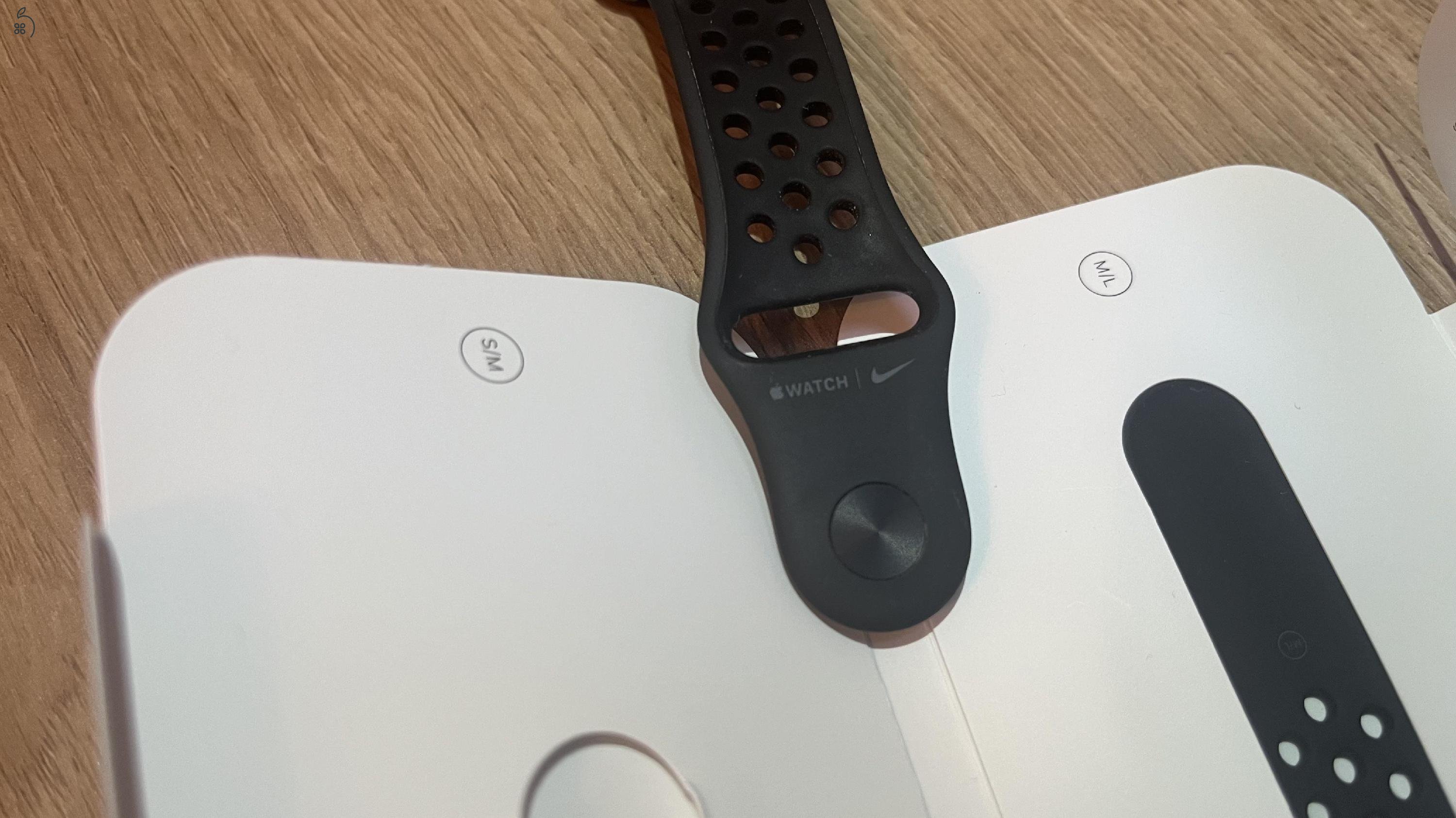 Apple Watch 7 Nike GPS 41mm fekete