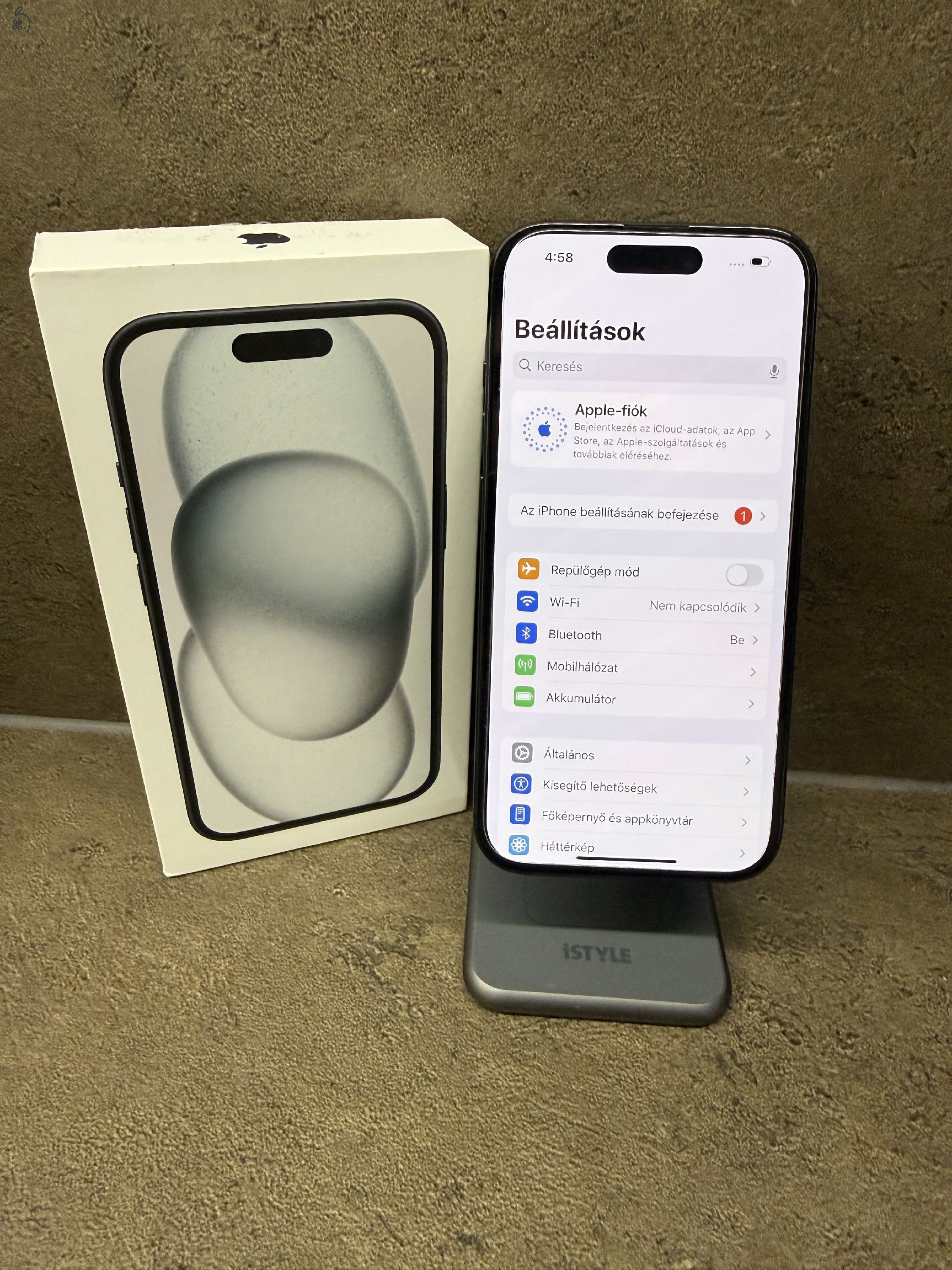 Eladó újszerű iPhone 15 128 GB Fekete, gyárilag független! 
