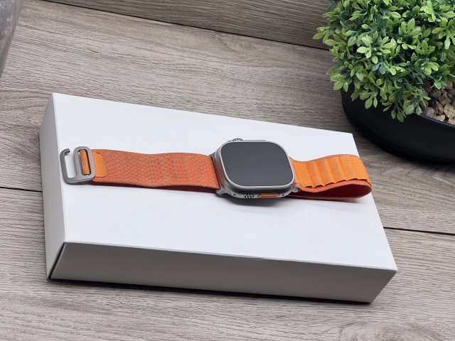 Hibátlan Apple Watch Ultra Natural titanium 49mm 2 ÉV Garanciával Számlával