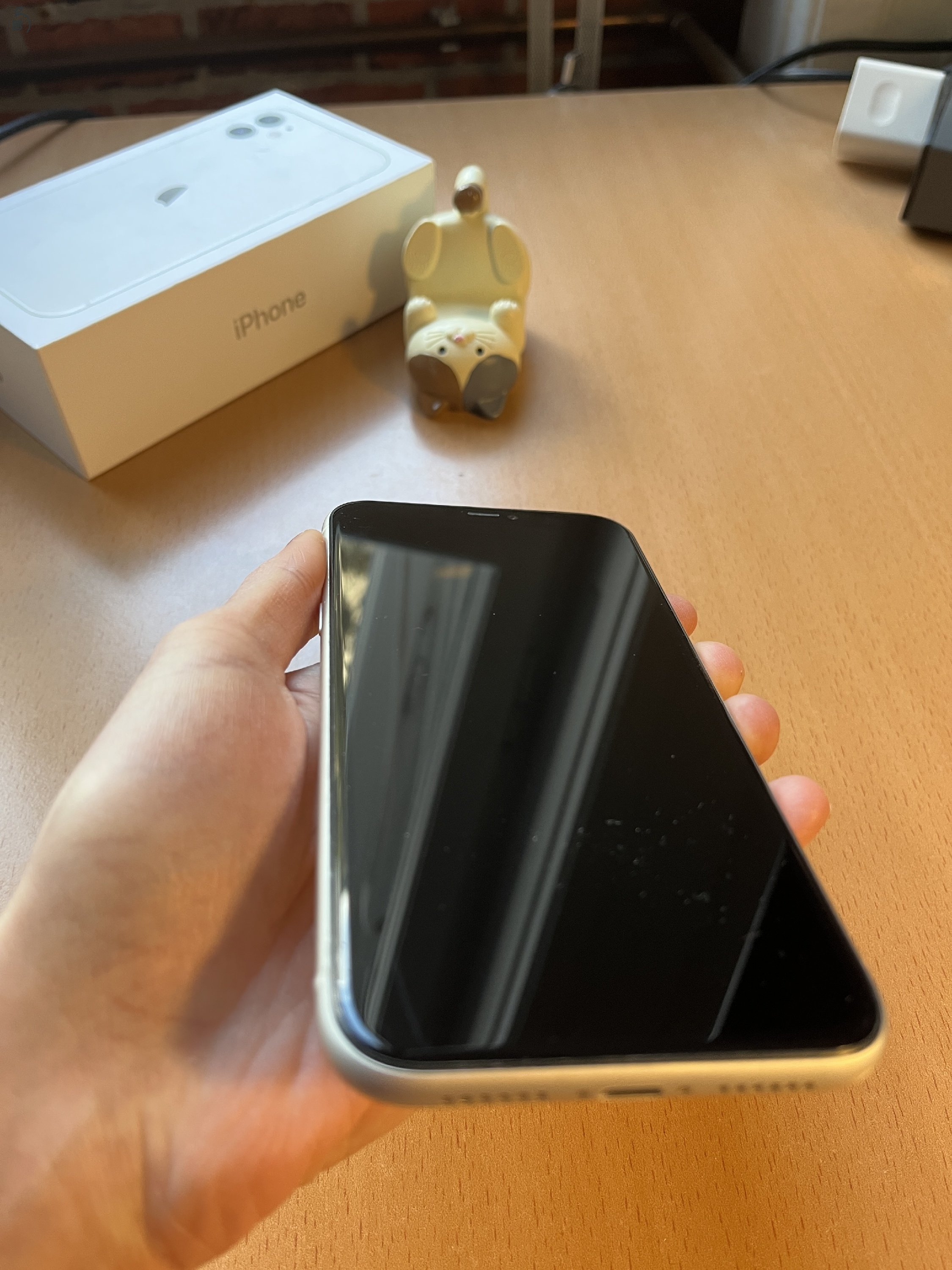 Fehér iPhone 11 64GB első tulajdonostól
