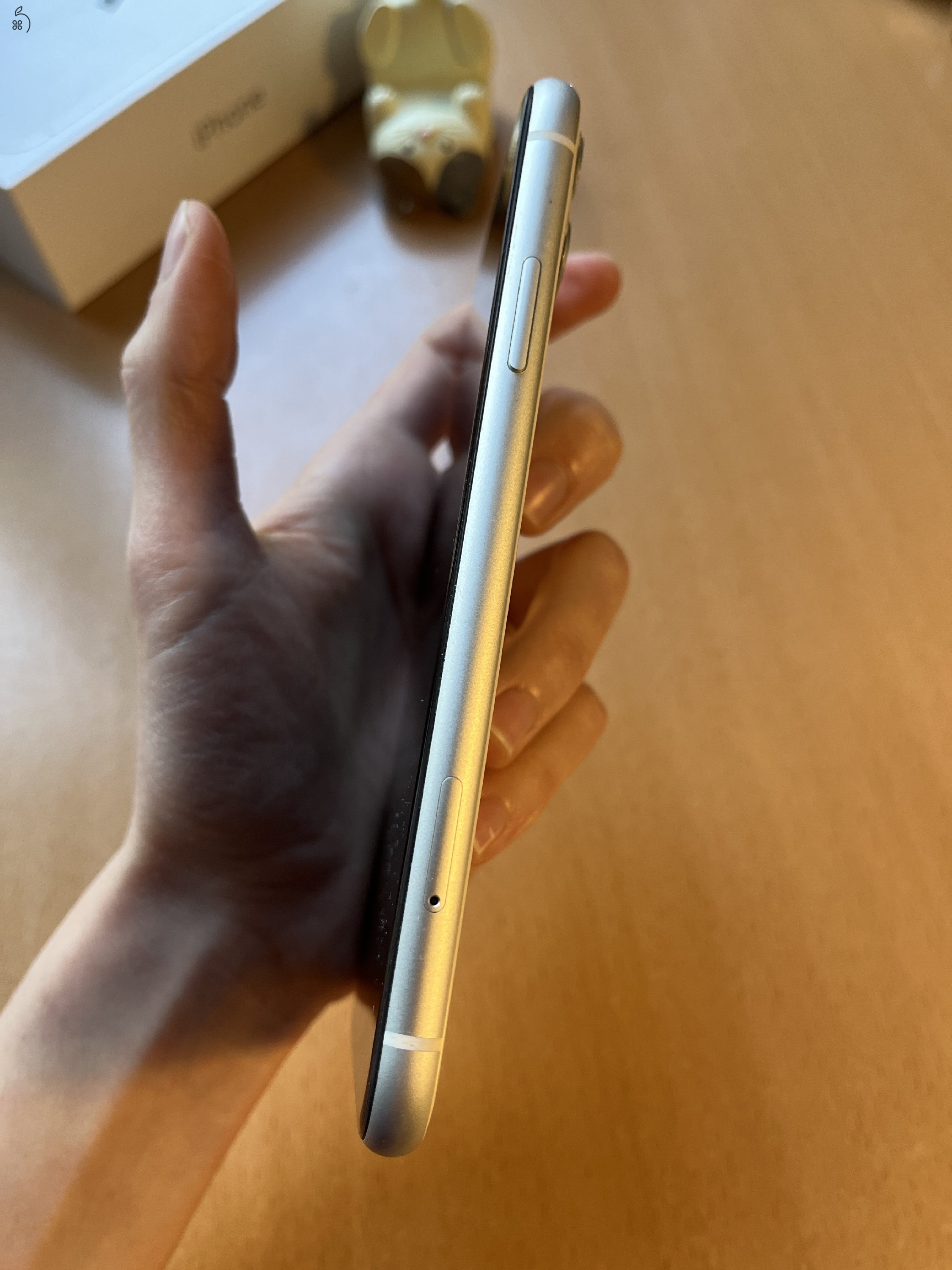 Fehér iPhone 11 64GB első tulajdonostól