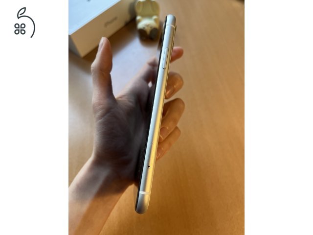 Fehér iPhone 11 64GB első tulajdonostól