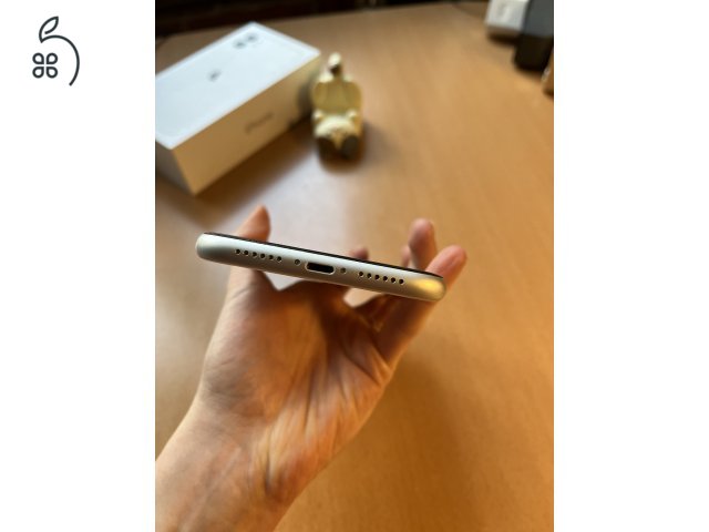 Fehér iPhone 11 64GB első tulajdonostól