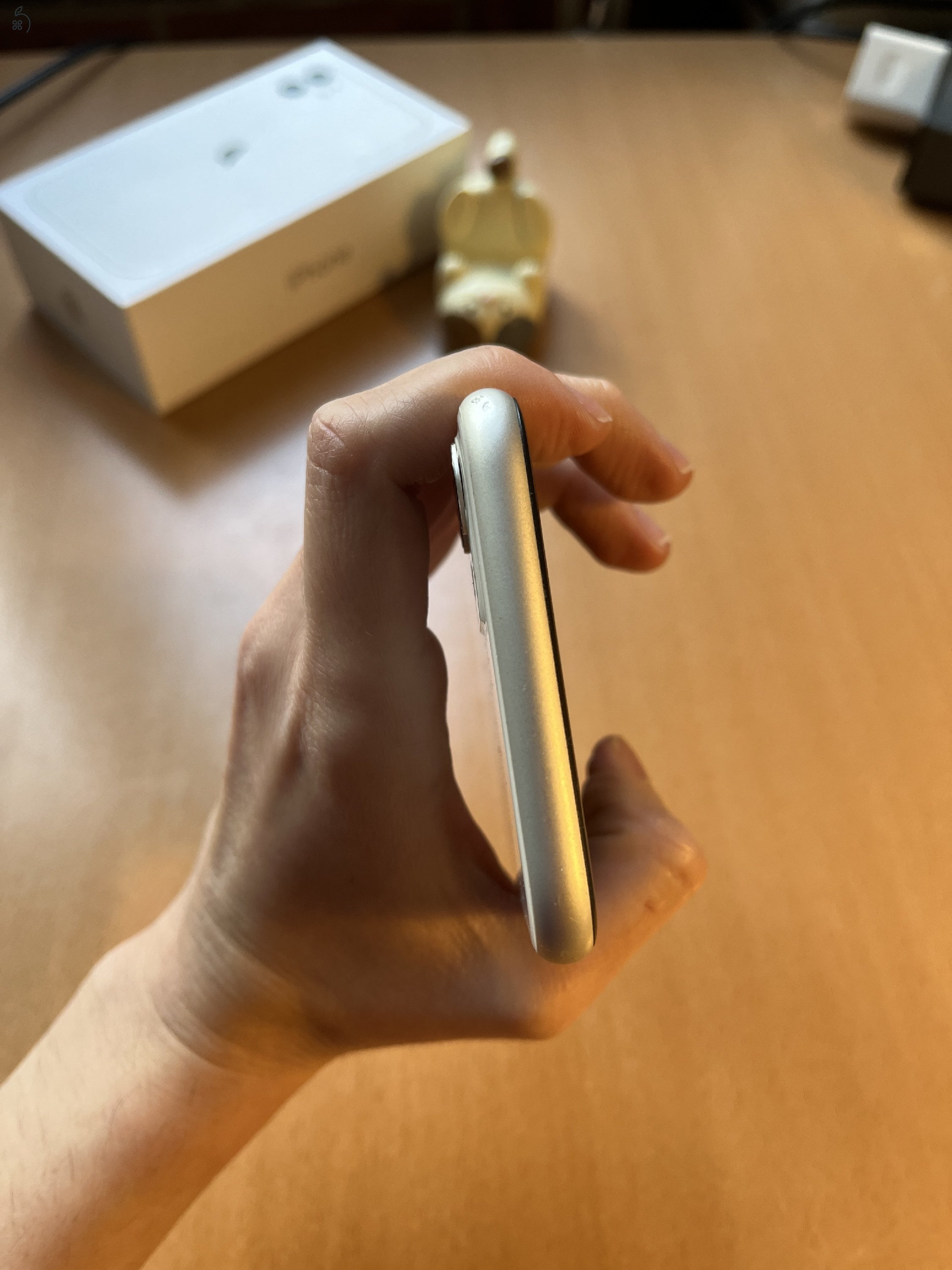 Fehér iPhone 11 64GB első tulajdonostól