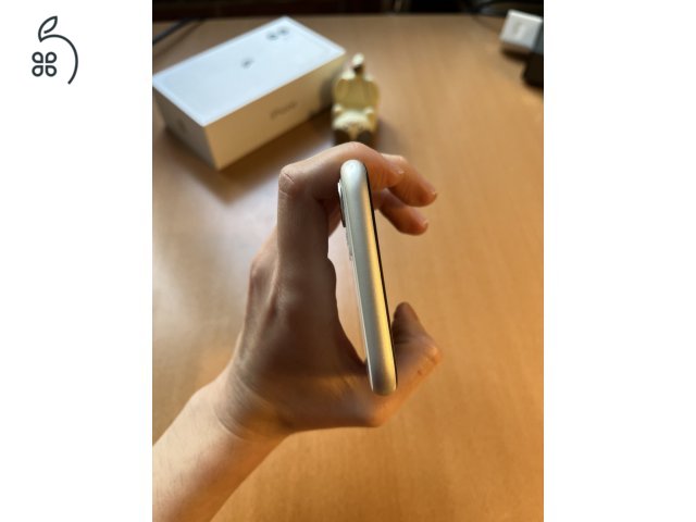 Fehér iPhone 11 64GB első tulajdonostól