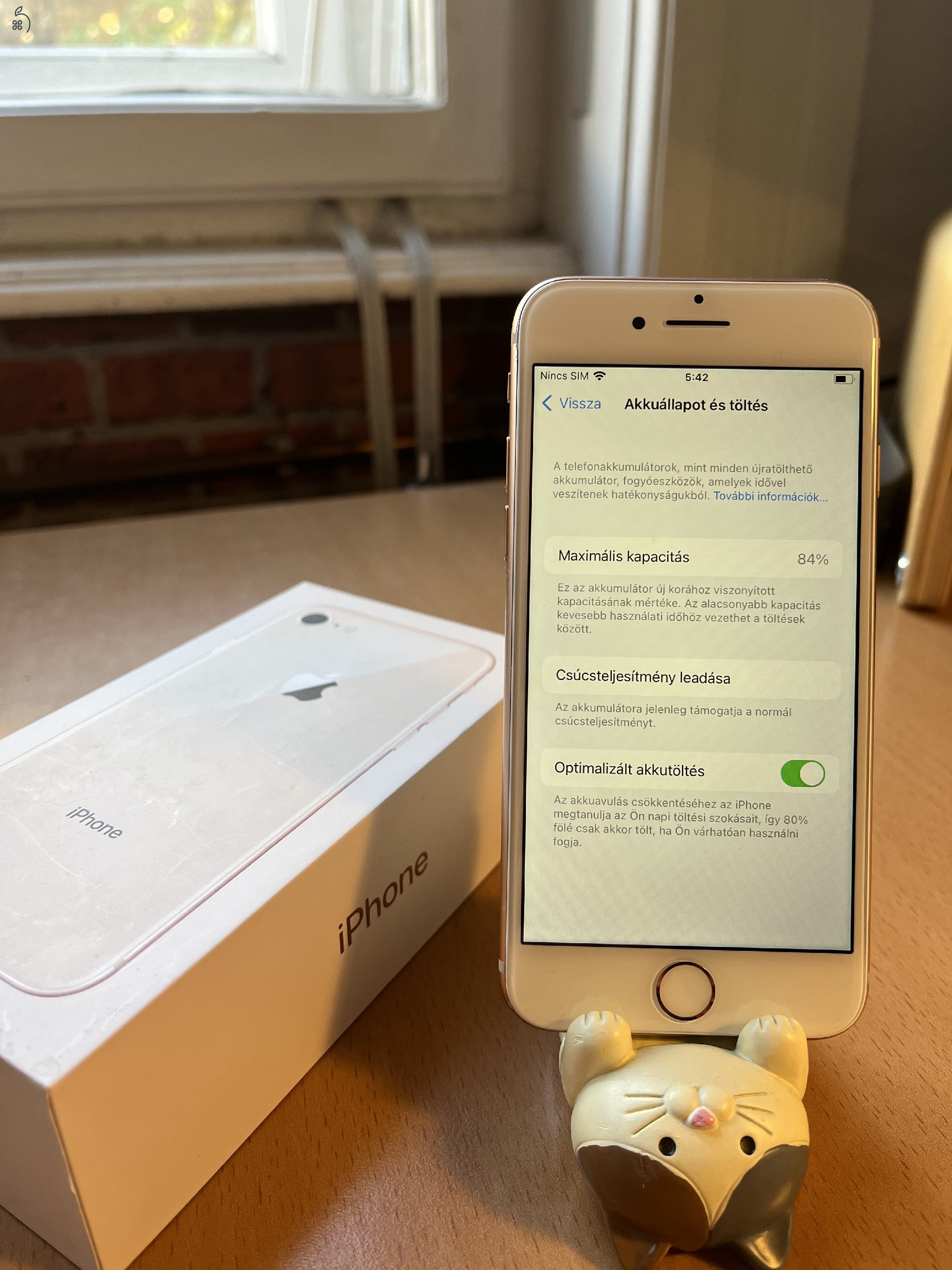 Gold iPhone 8 64GB