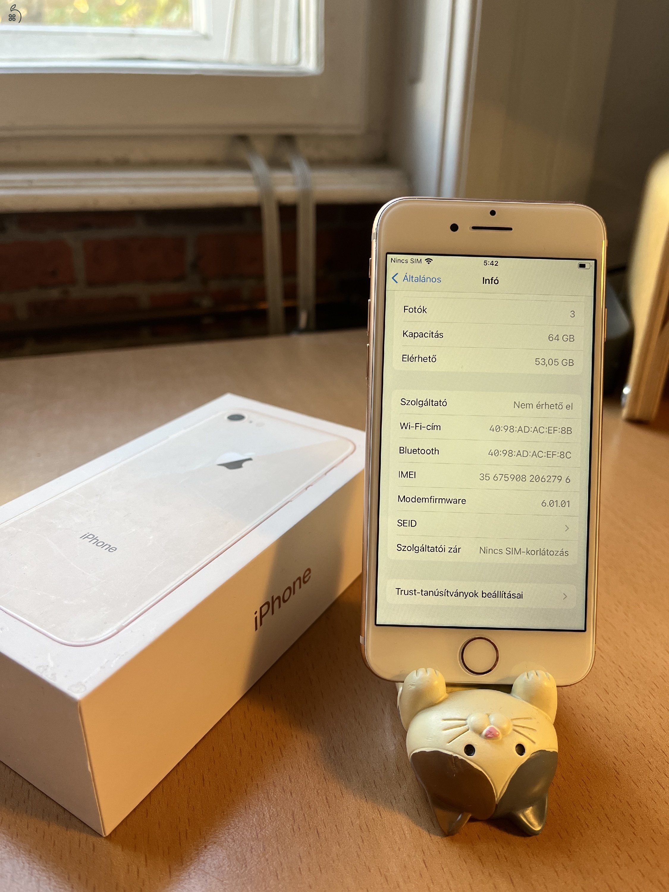 Gold iPhone 8 64GB