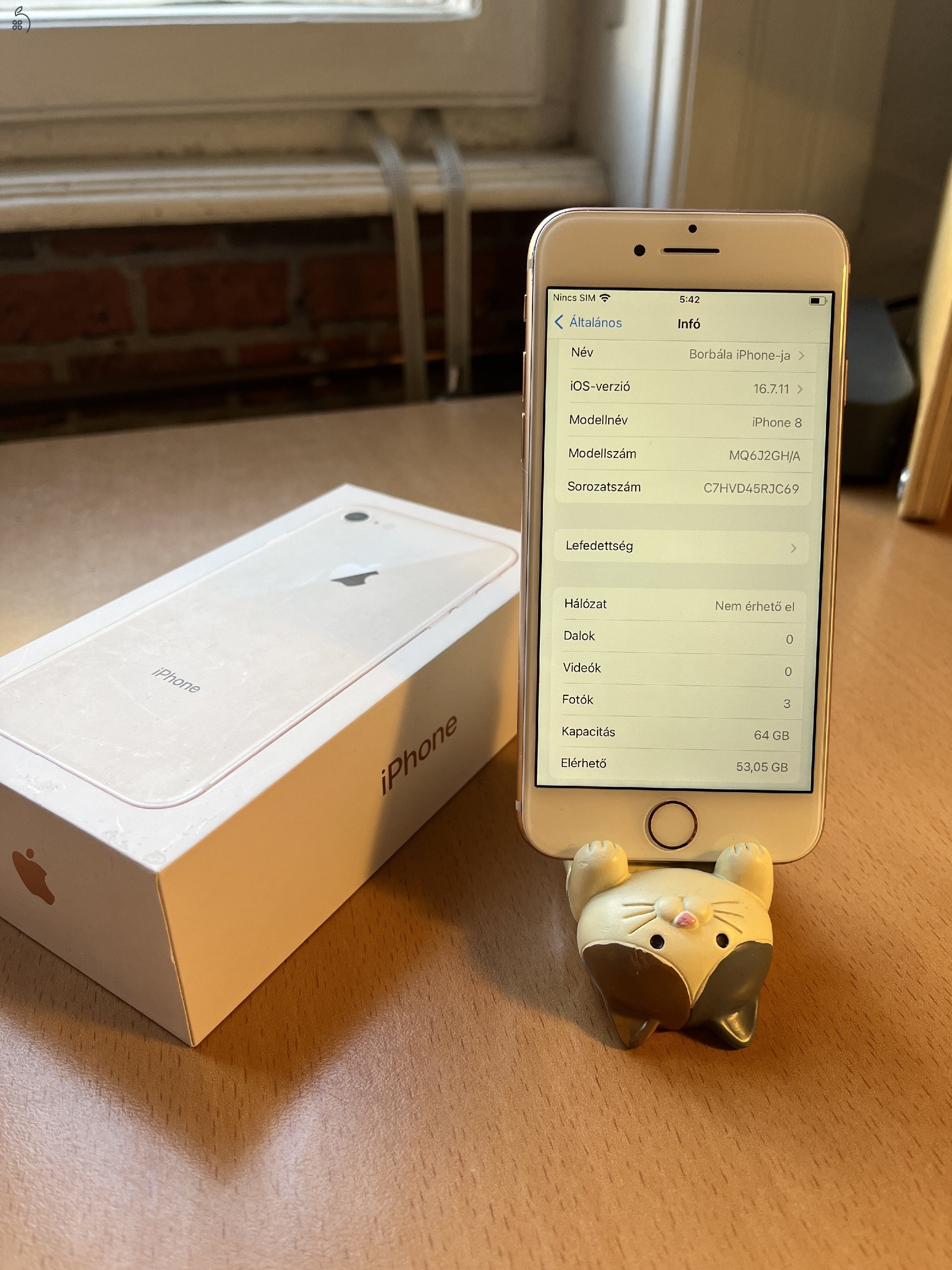 Gold iPhone 8 64GB