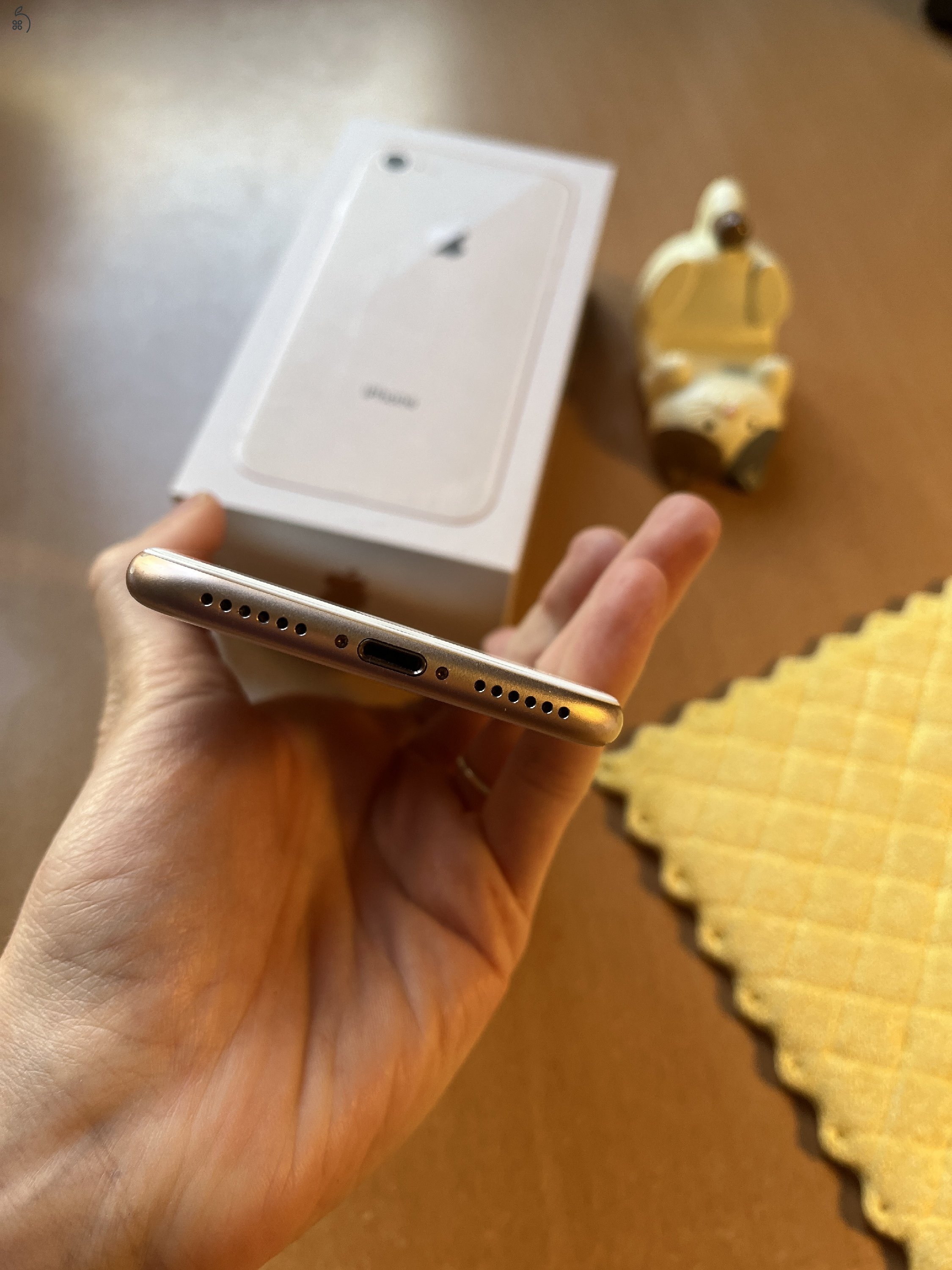 Gold iPhone 8 64GB